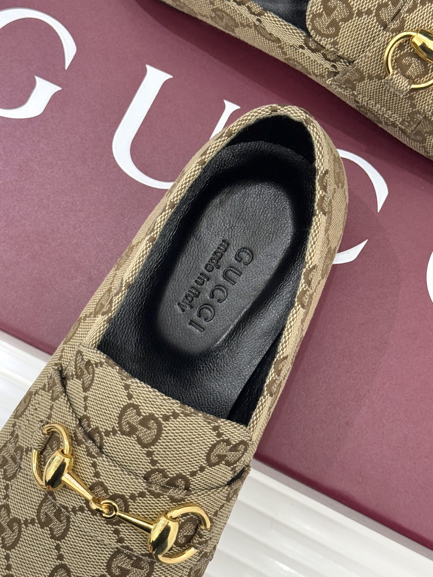 Gucci/古驰26WF春夏新品马衔扣老花平底乐福鞋承袭品牌马术本源的传奇印记马衔扣以银调金属质感复刻经