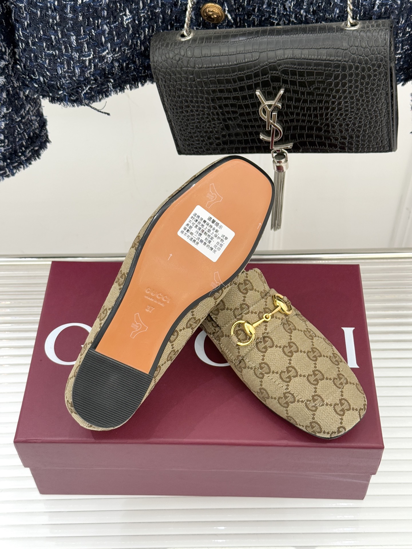 Gucci/古驰26WF春夏新品马衔扣老花平底乐福鞋承袭品牌马术本源的传奇印记马衔扣以银调金属质感复刻经