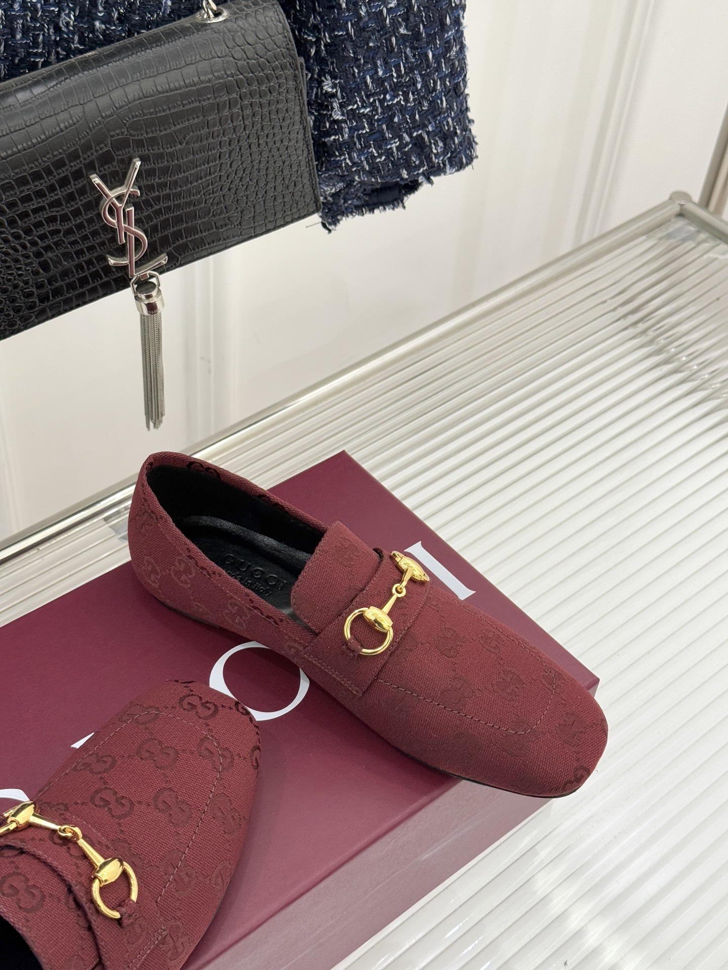 Gucci/古驰26WF春夏新品马衔扣老花平底乐福鞋承袭品牌马术本源的传奇印记马衔扣以银调金属质感复刻经