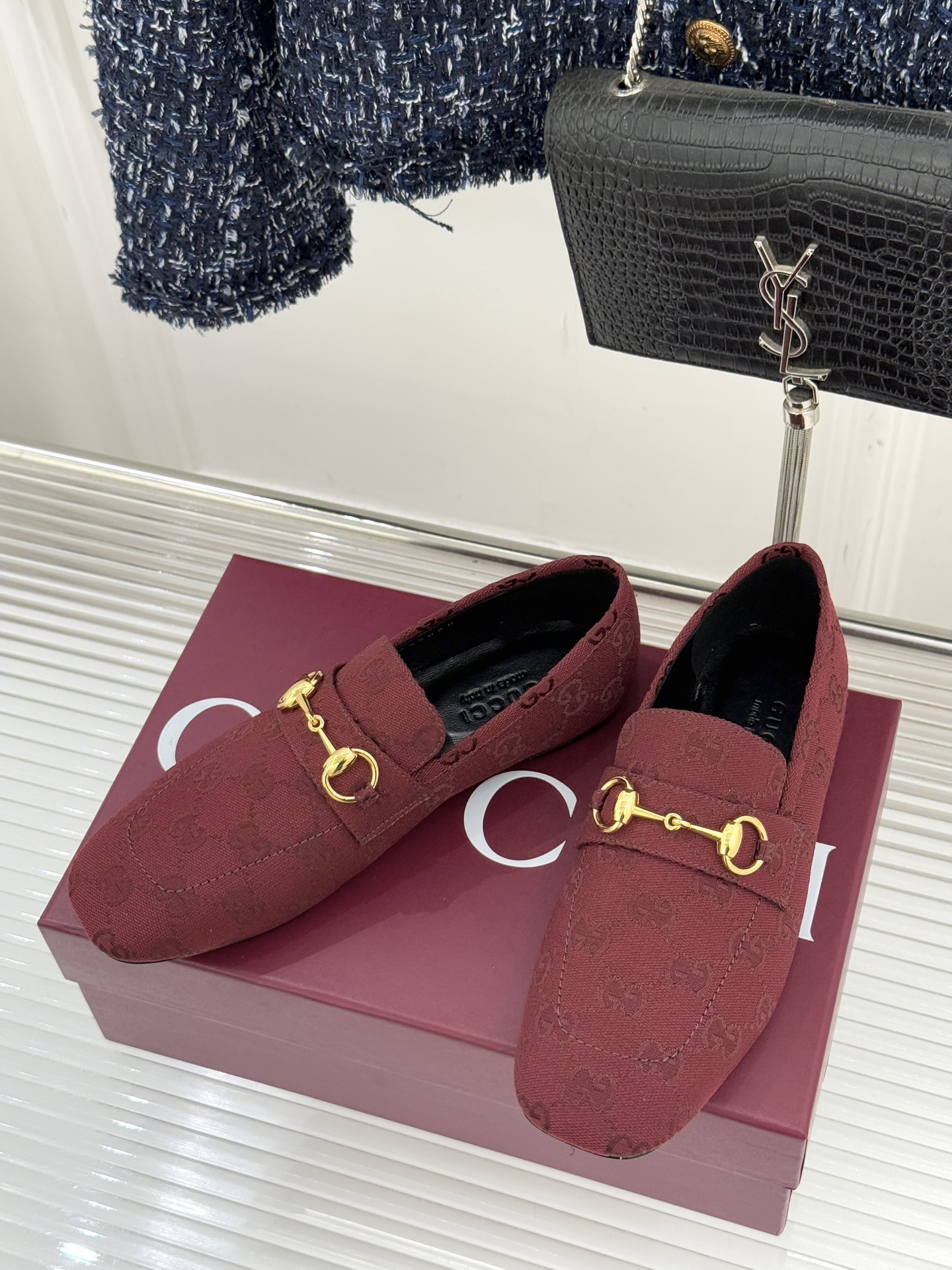 Gucci/古驰26WF春夏新品马衔扣老花平底乐福鞋承袭品牌马术本源的传奇印记马衔扣以银调金属质感复刻经