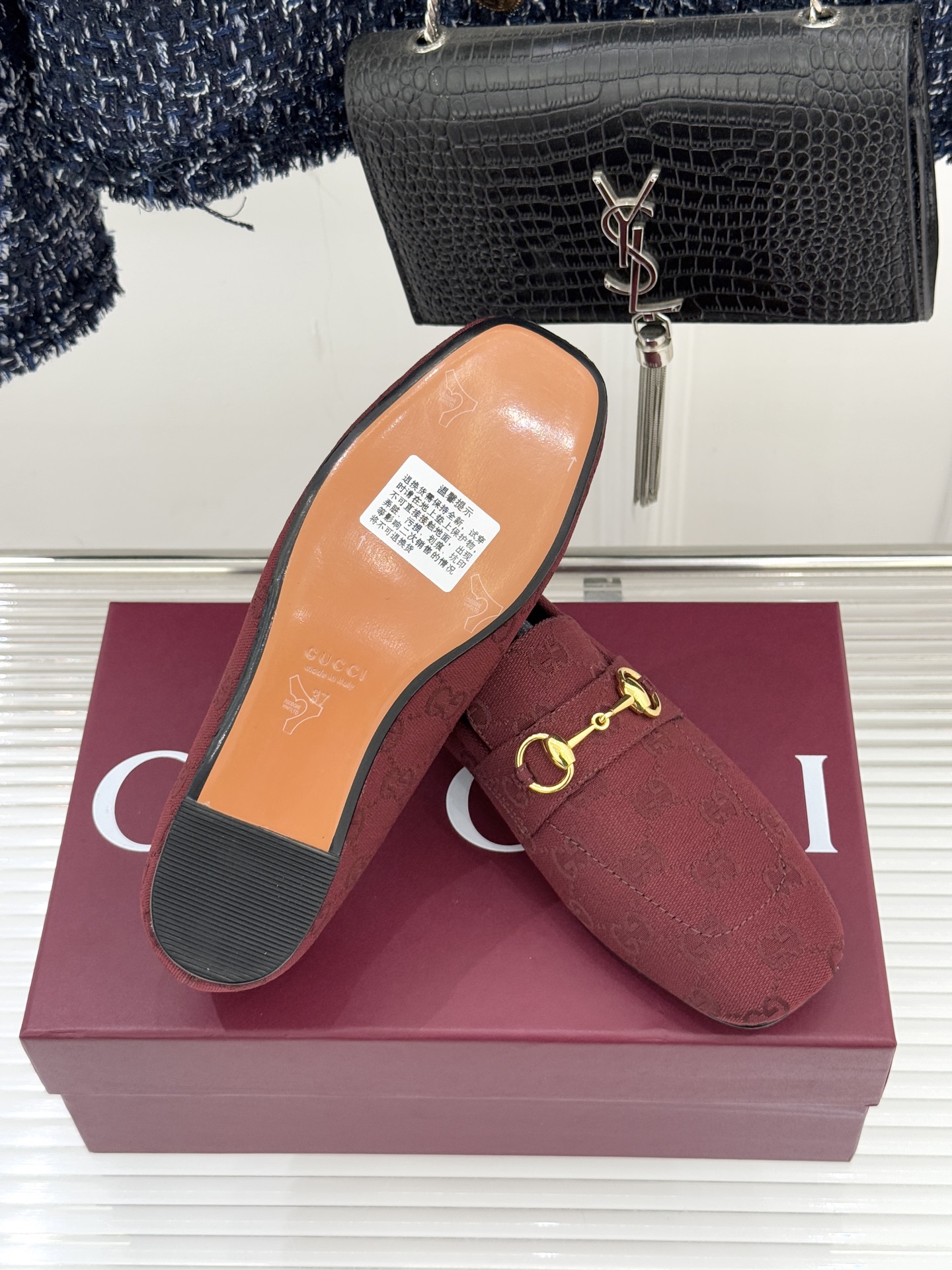 Gucci/古驰26WF春夏新品马衔扣老花平底乐福鞋承袭品牌马术本源的传奇印记马衔扣以银调金属质感复刻经