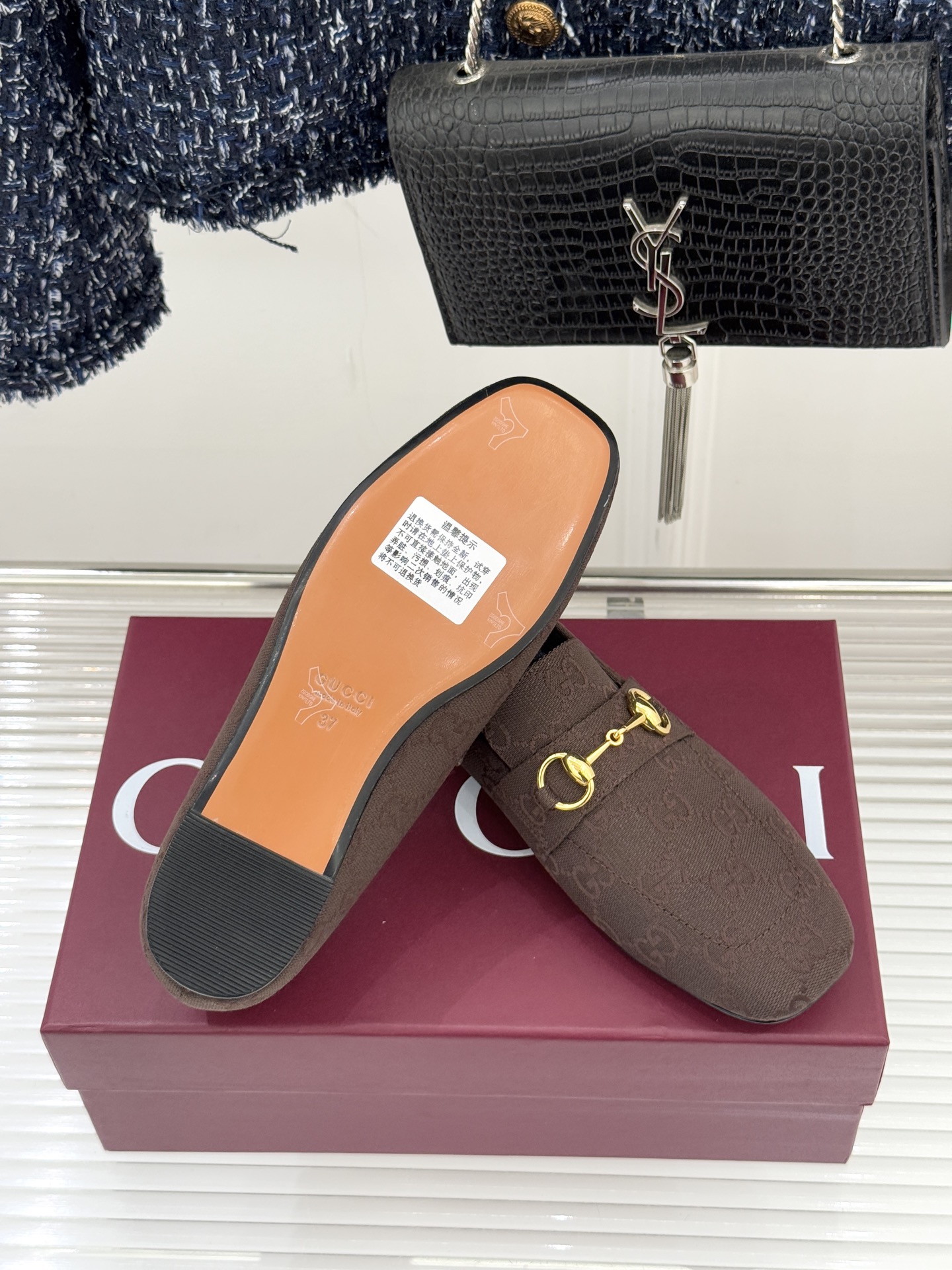 Gucci/古驰26WF春夏新品马衔扣老花平底乐福鞋承袭品牌马术本源的传奇印记马衔扣以银调金属质感复刻经