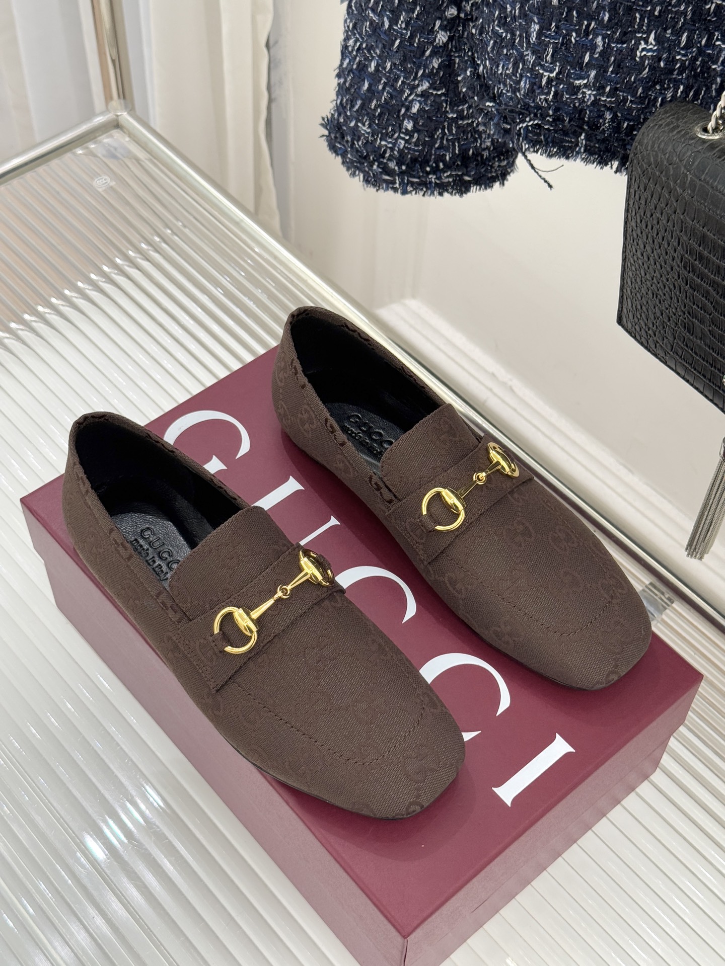 Gucci/古驰26WF春夏新品马衔扣老花平底乐福鞋承袭品牌马术本源的传奇印记马衔扣以银调金属质感复刻经