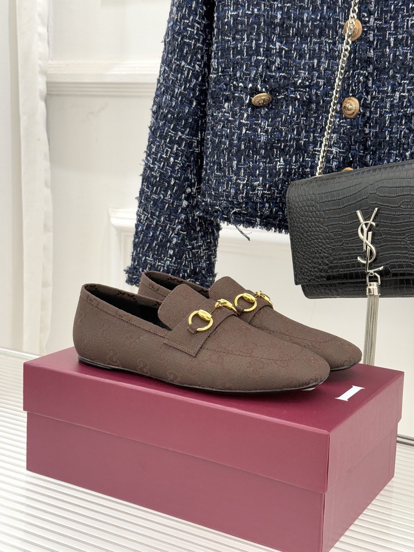 Gucci/古驰26WF春夏新品马衔扣老花平底乐福鞋承袭品牌马术本源的传奇印记马衔扣以银调金属质感复刻经