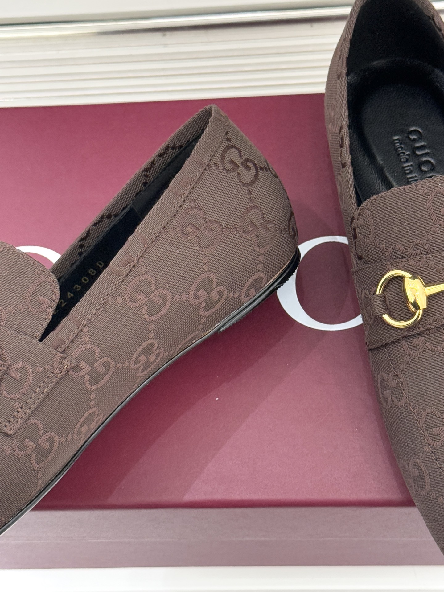 Gucci/古驰26WF春夏新品马衔扣老花平底乐福鞋承袭品牌马术本源的传奇印记马衔扣以银调金属质感复刻经