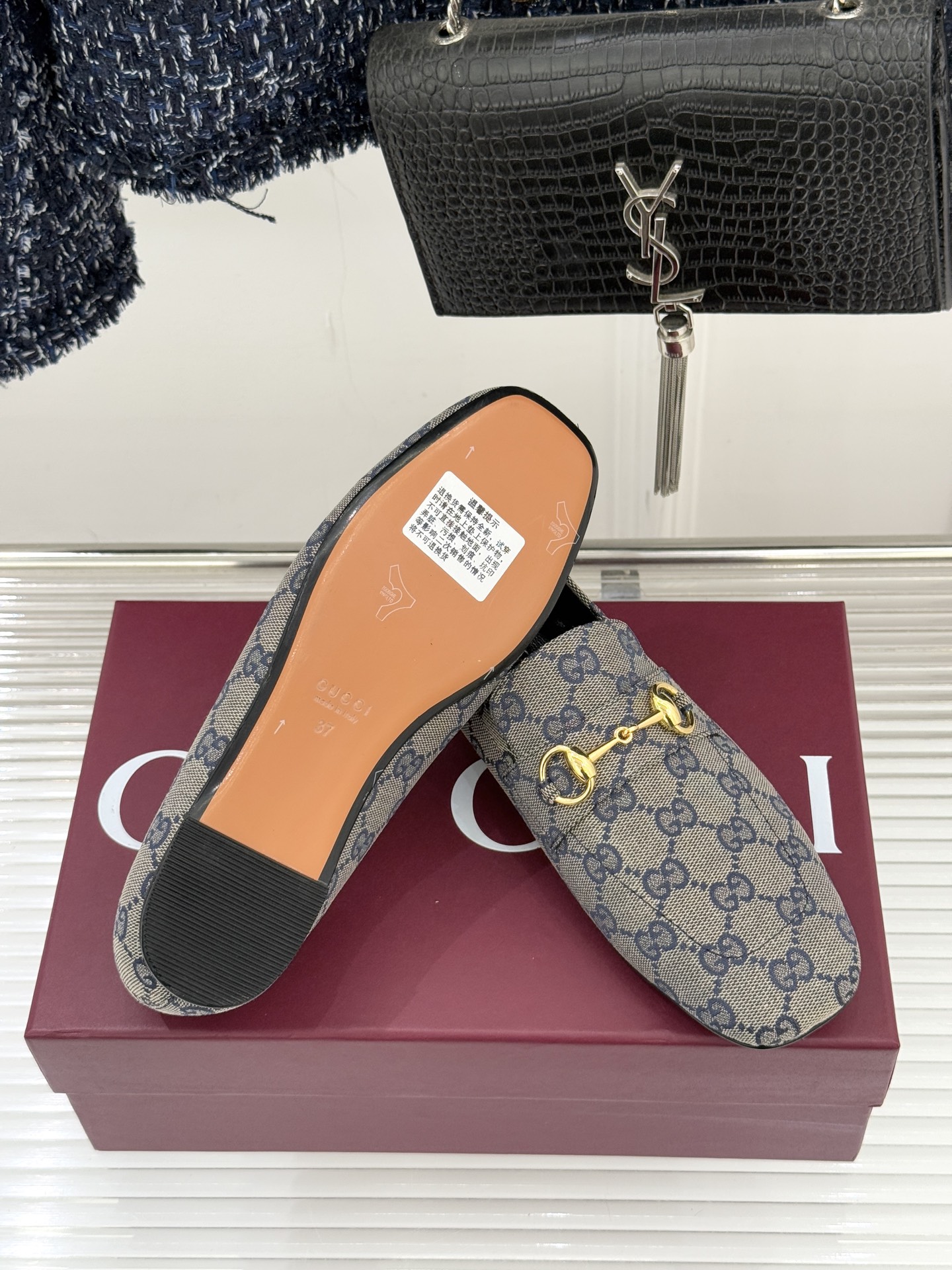 Gucci/古驰26WF春夏新品马衔扣老花平底乐福鞋承袭品牌马术本源的传奇印记马衔扣以银调金属质感复刻经