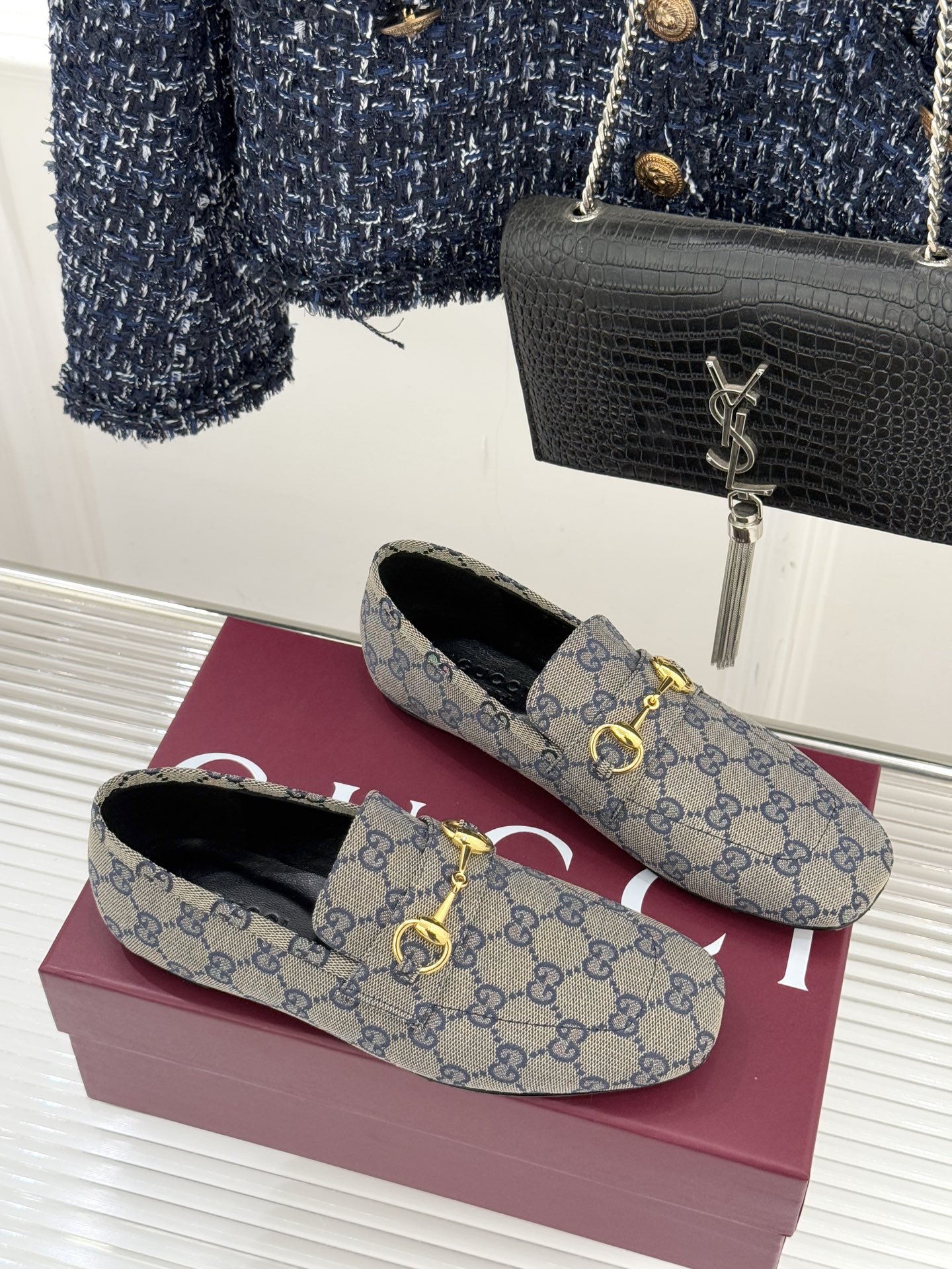 Gucci/古驰26WF春夏新品马衔扣老花平底乐福鞋承袭品牌马术本源的传奇印记马衔扣以银调金属质感复刻经