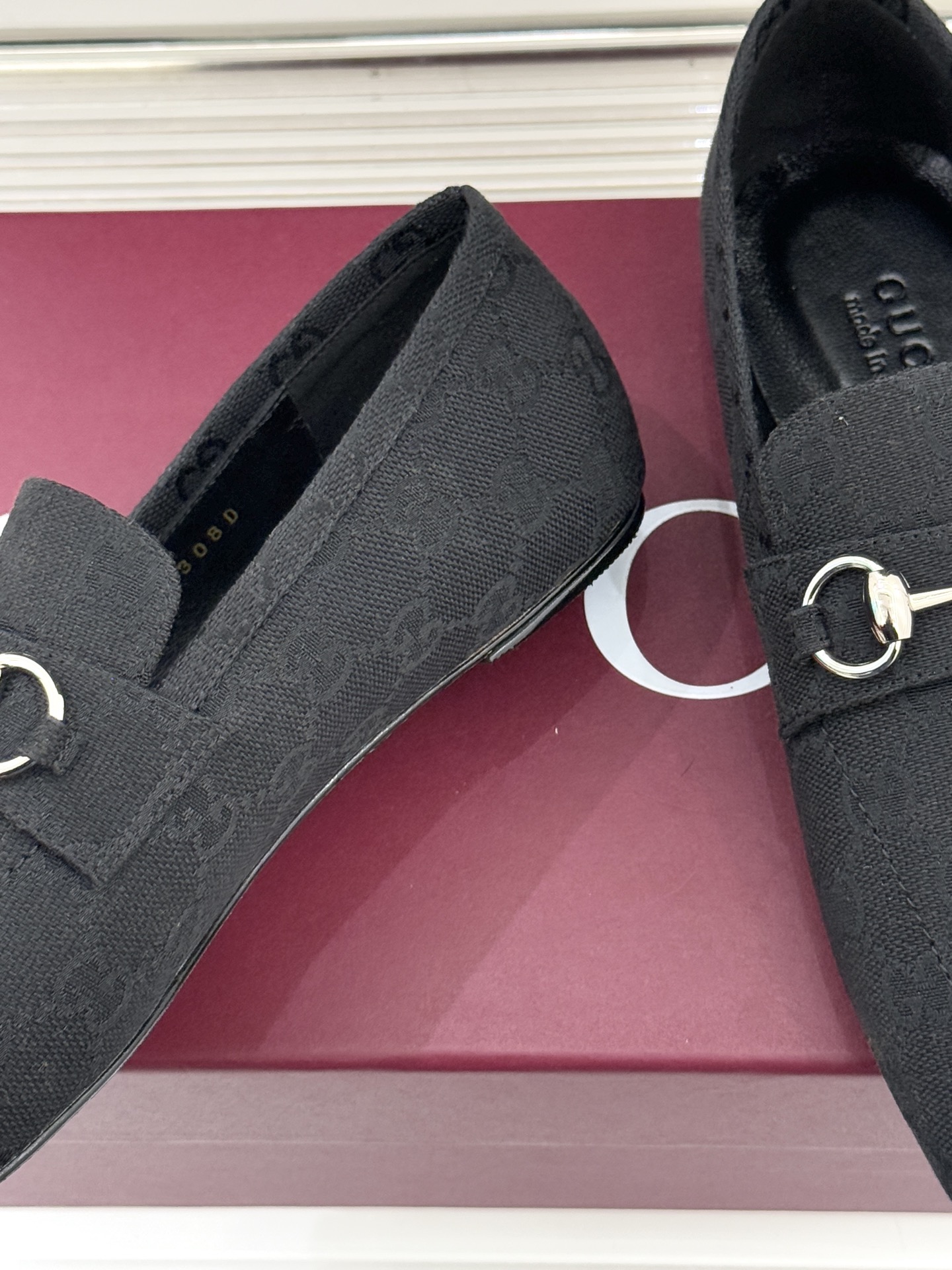 Gucci/古驰26WF春夏新品马衔扣老花平底乐福鞋承袭品牌马术本源的传奇印记马衔扣以银调金属质感复刻经