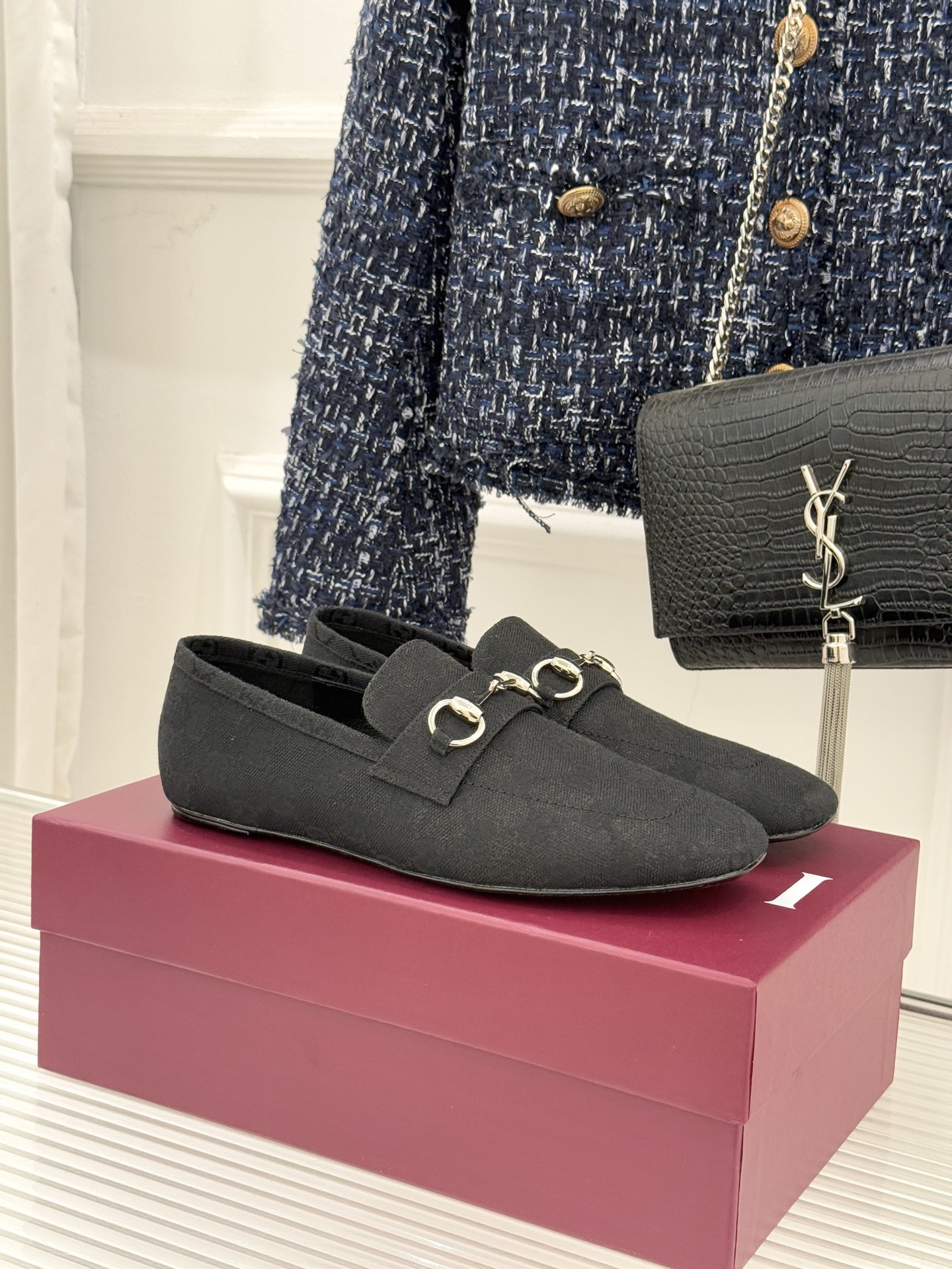 Gucci/古驰26WF春夏新品马衔扣老花平底乐福鞋承袭品牌马术本源的传奇印记马衔扣以银调金属质感复刻经