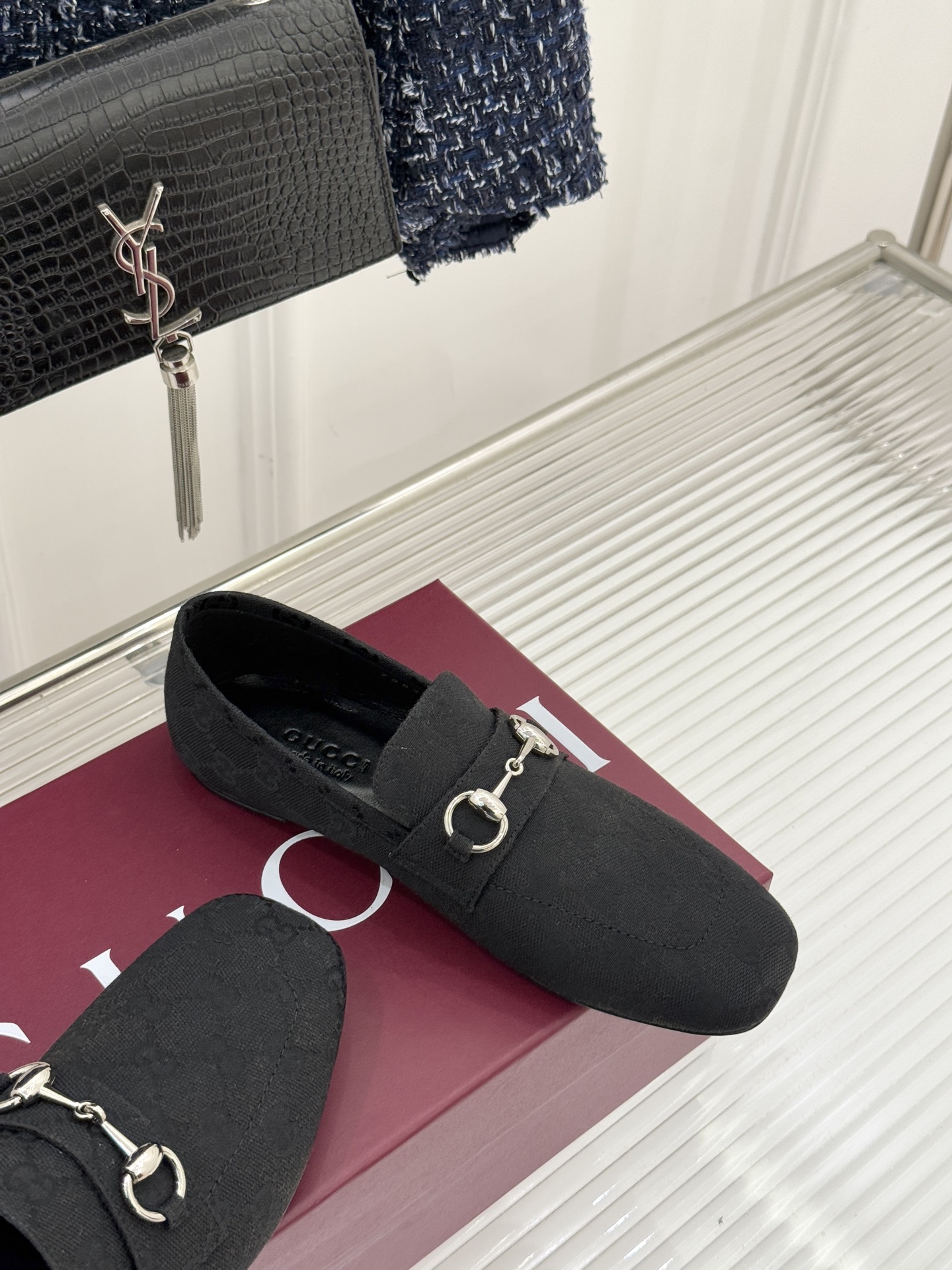 Gucci/古驰26WF春夏新品马衔扣老花平底乐福鞋承袭品牌马术本源的传奇印记马衔扣以银调金属质感复刻经