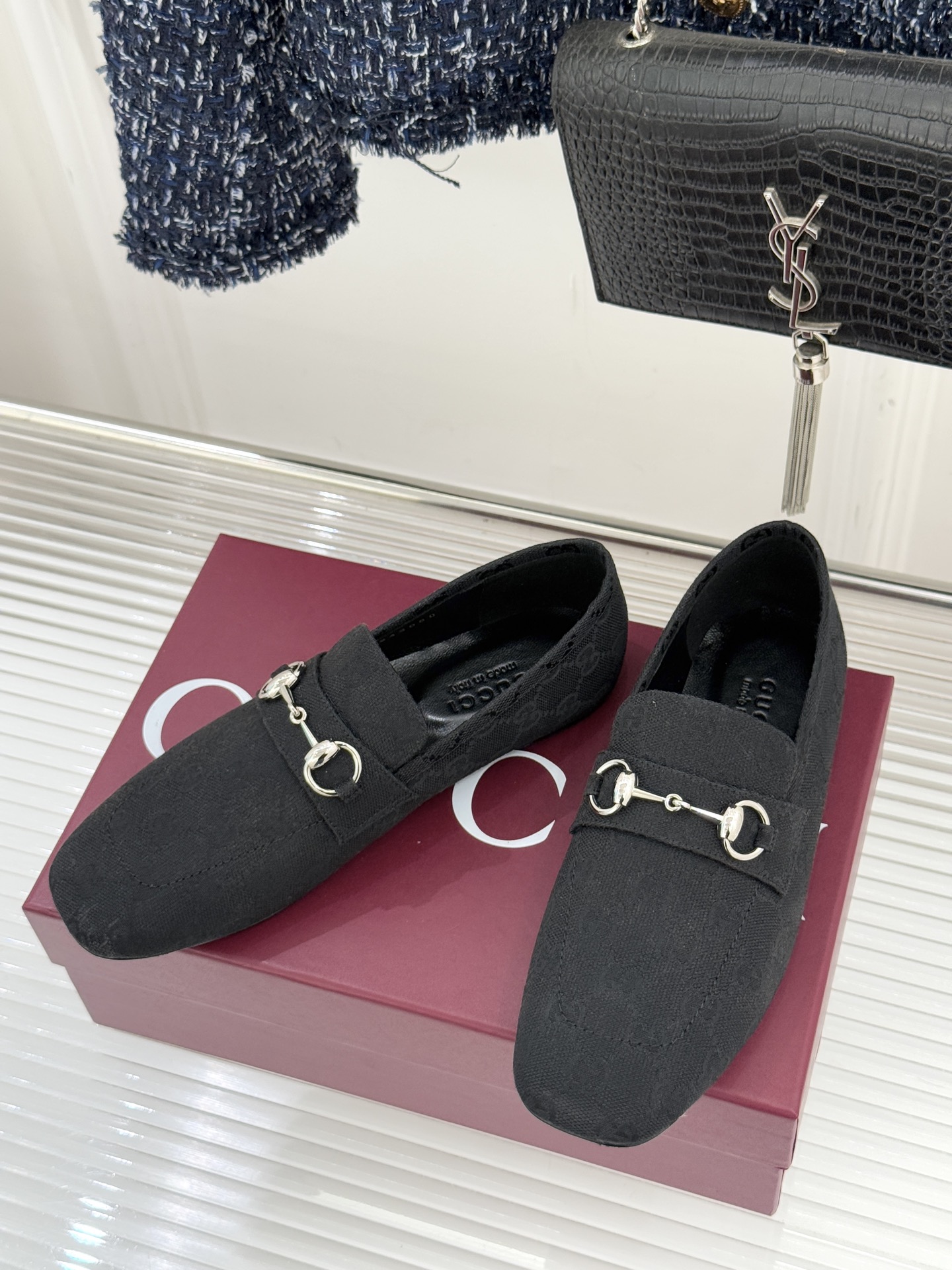 Gucci/古驰26WF春夏新品马衔扣老花平底乐福鞋承袭品牌马术本源的传奇印记马衔扣以银调金属质感复刻经