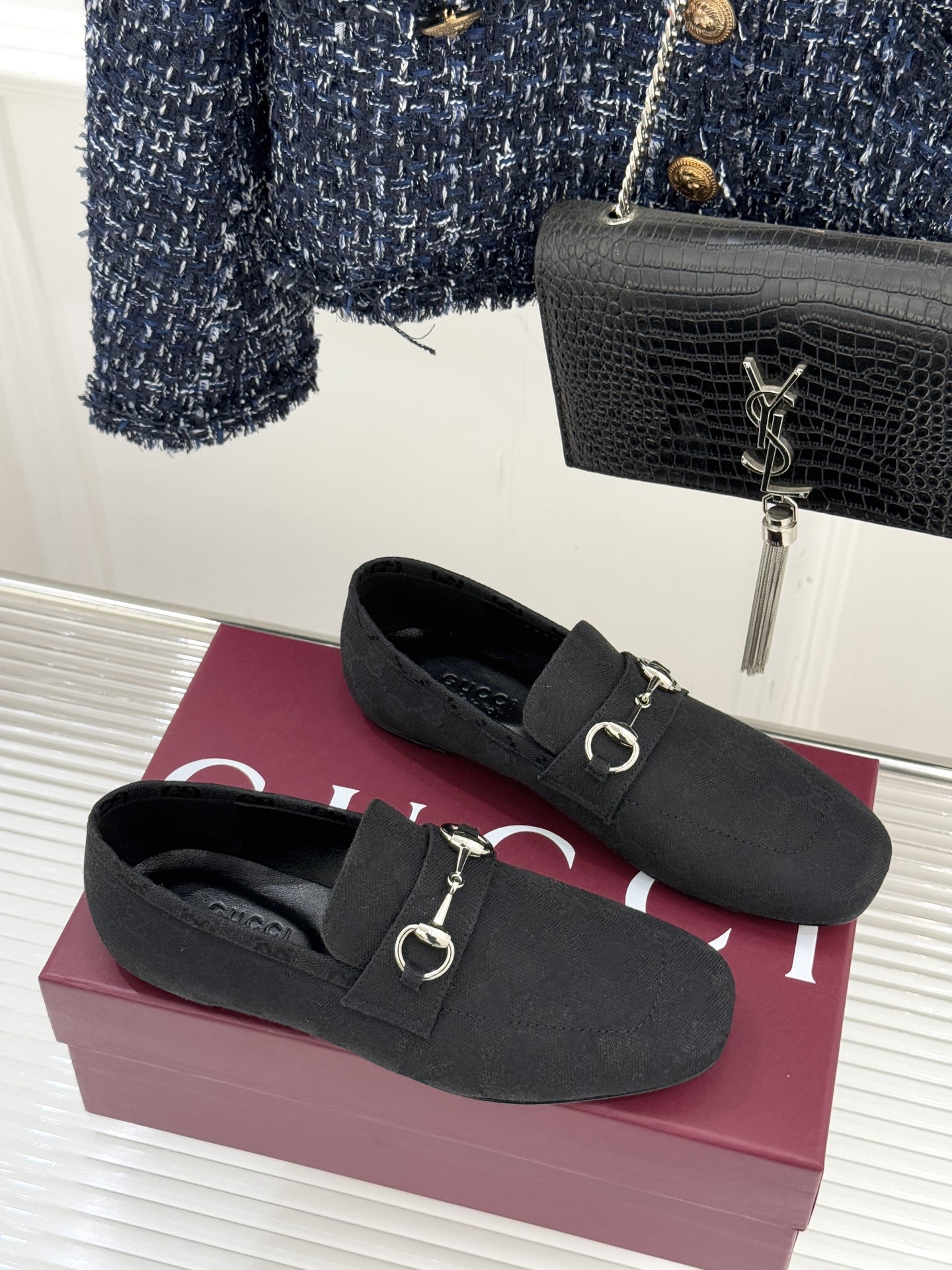 Gucci/古驰26WF春夏新品马衔扣老花平底乐福鞋承袭品牌马术本源的传奇印记马衔扣以银调金属质感复刻经