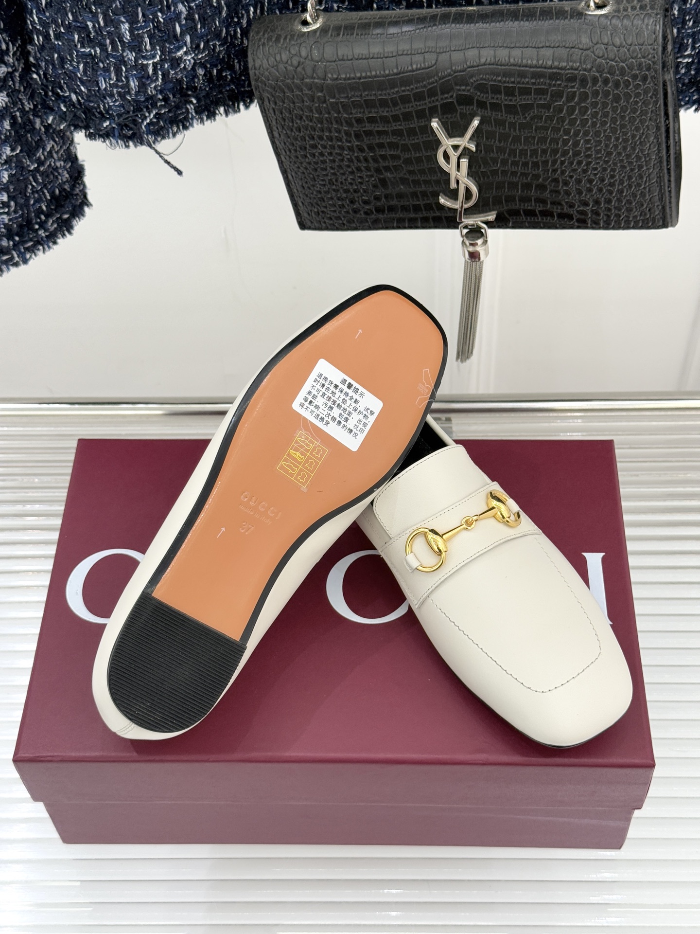 Gucci/古驰26WF春夏新品马衔扣老花平底乐福鞋承袭品牌马术本源的传奇印记马衔扣以银调金属质感复刻经