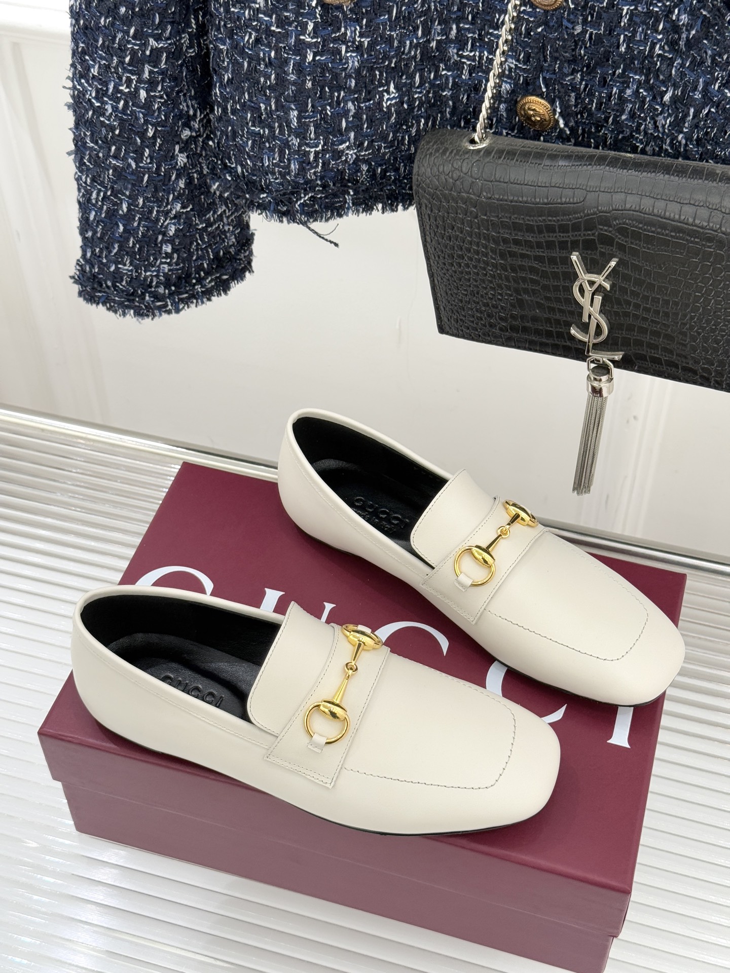 Gucci/古驰26WF春夏新品马衔扣老花平底乐福鞋承袭品牌马术本源的传奇印记马衔扣以银调金属质感复刻经