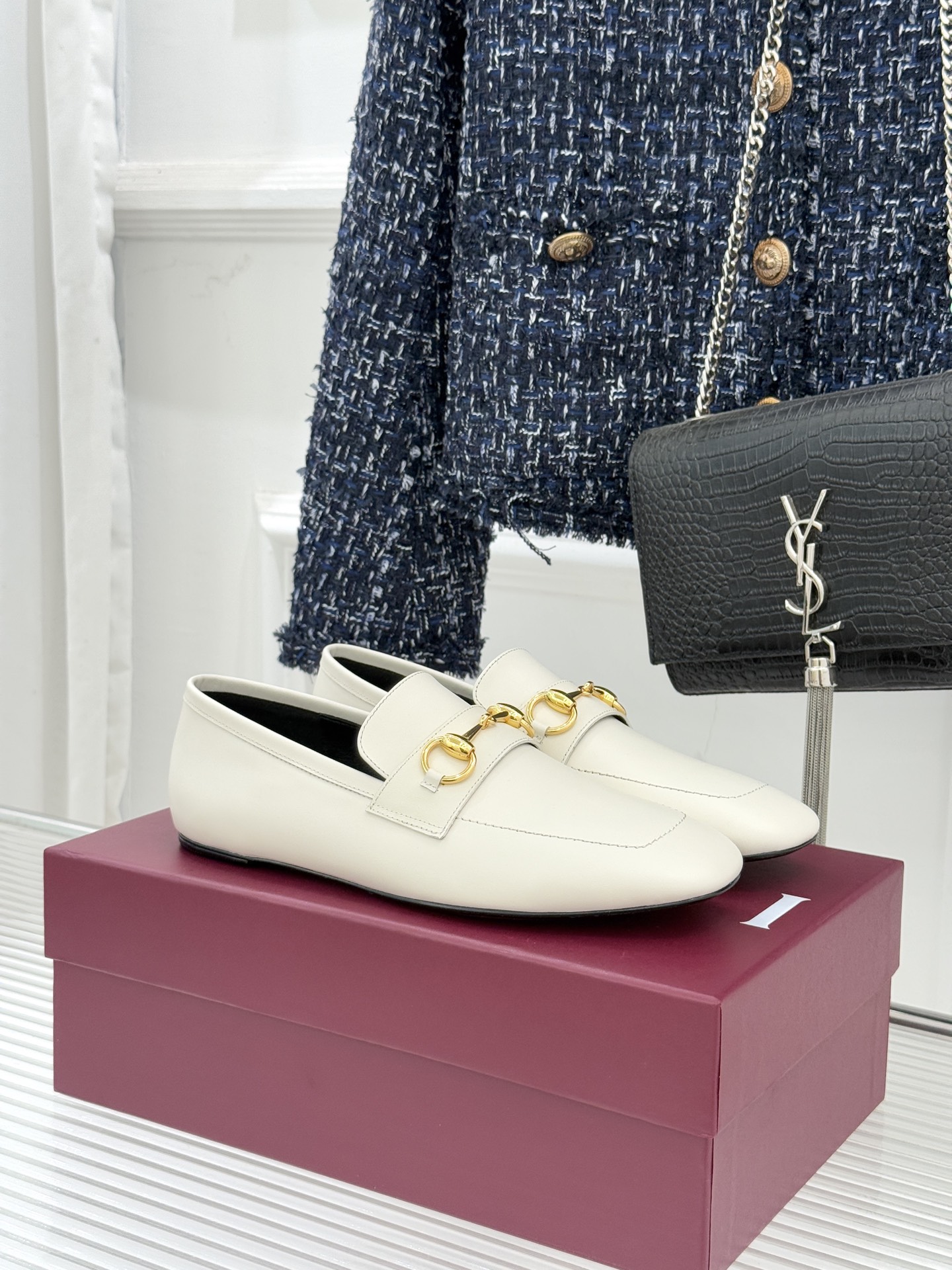 Gucci/古驰26WF春夏新品马衔扣老花平底乐福鞋承袭品牌马术本源的传奇印记马衔扣以银调金属质感复刻经