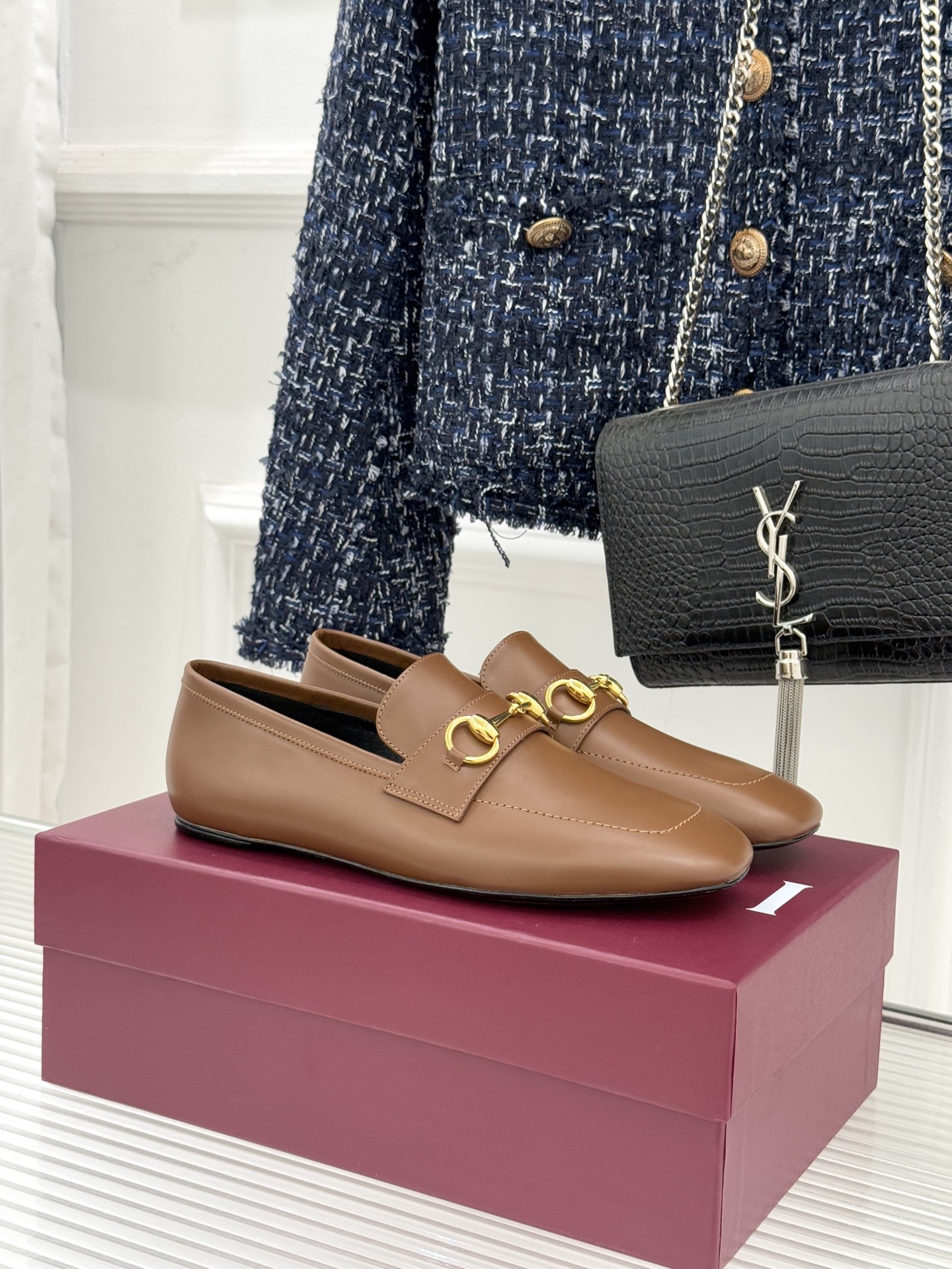 Gucci/古驰26WF春夏新品马衔扣老花平底乐福鞋承袭品牌马术本源的传奇印记马衔扣以银调金属质感复刻经