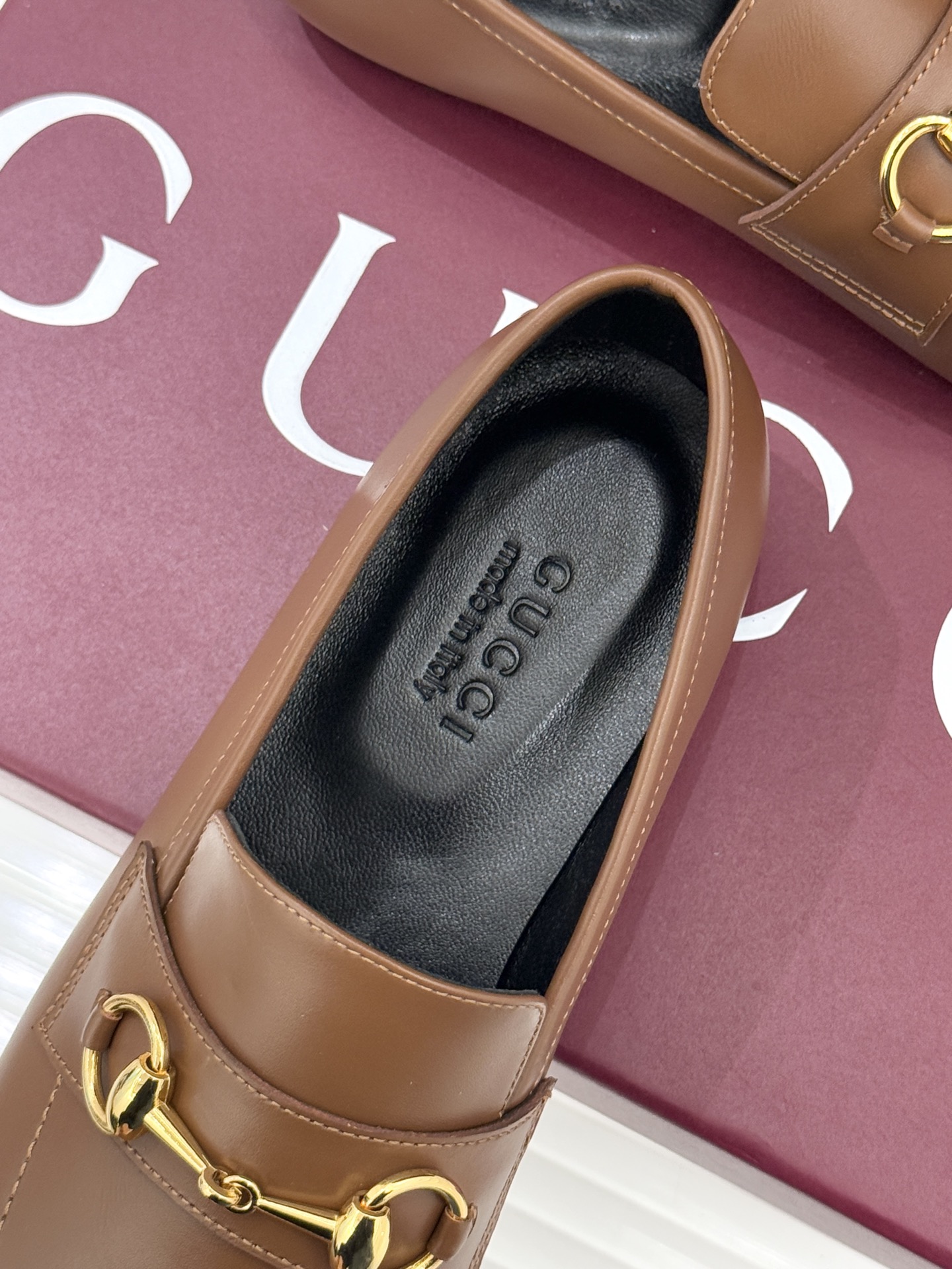 Gucci/古驰26WF春夏新品马衔扣老花平底乐福鞋承袭品牌马术本源的传奇印记马衔扣以银调金属质感复刻经