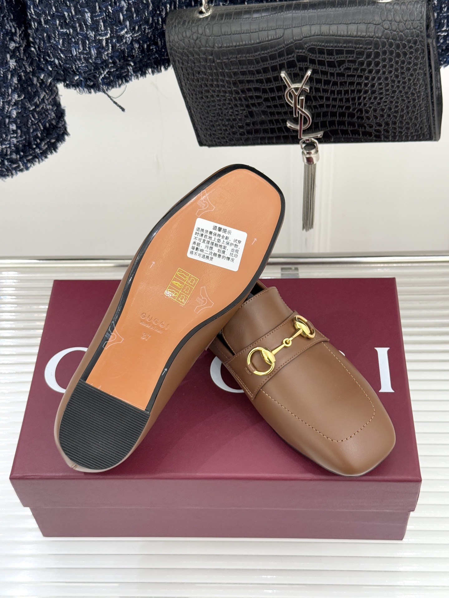 Gucci/古驰26WF春夏新品马衔扣老花平底乐福鞋承袭品牌马术本源的传奇印记马衔扣以银调金属质感复刻经