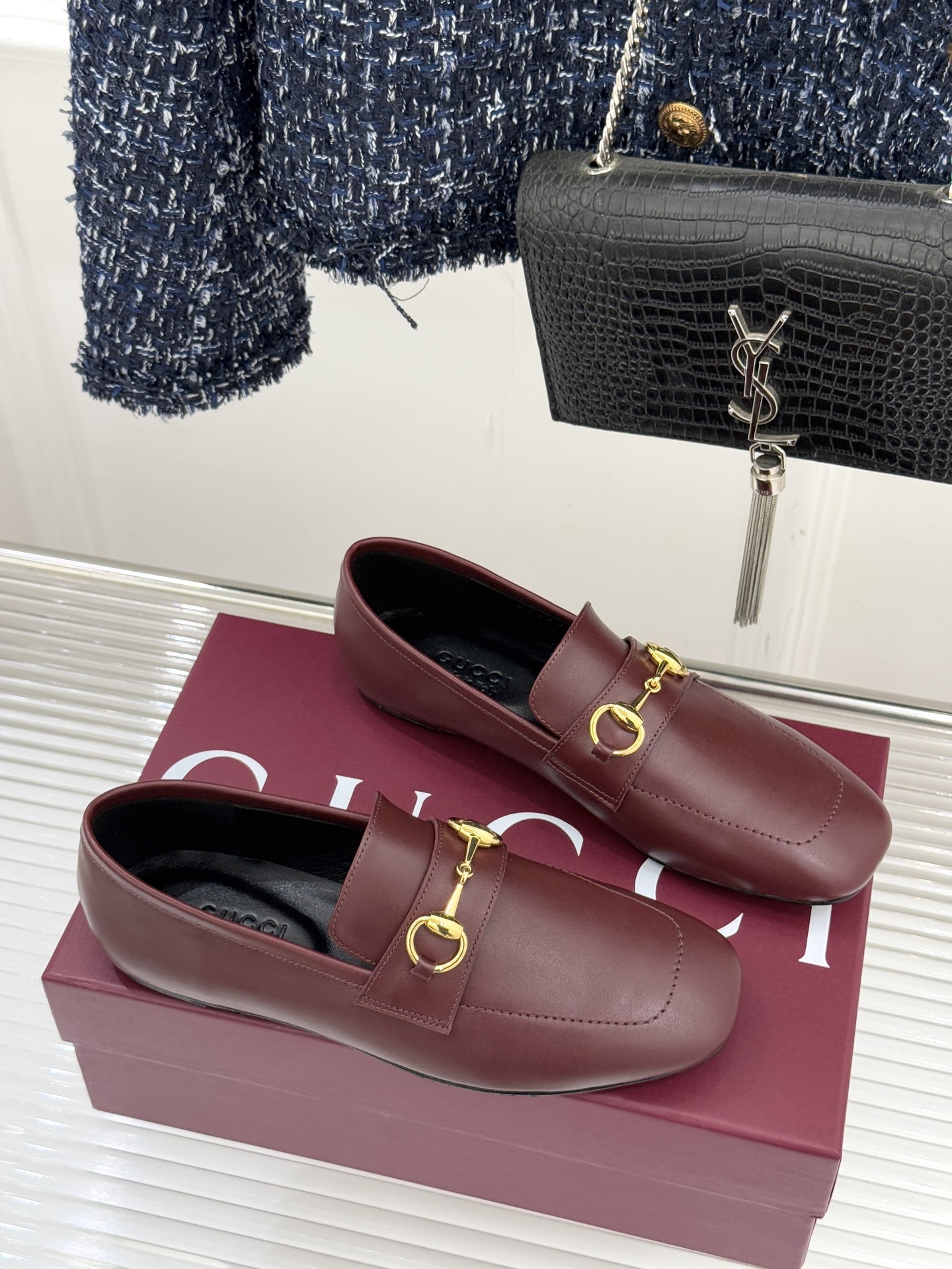 Gucci/古驰26WF春夏新品马衔扣老花平底乐福鞋承袭品牌马术本源的传奇印记马衔扣以银调金属质感复刻经