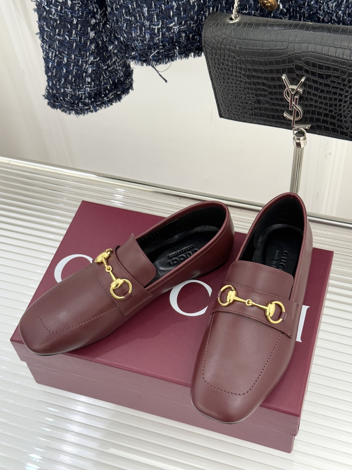 Gucci/古驰26WF春夏新品马衔扣老花平底乐福鞋承袭品牌马术本源的传奇印记马衔扣以银调金属质感复刻经