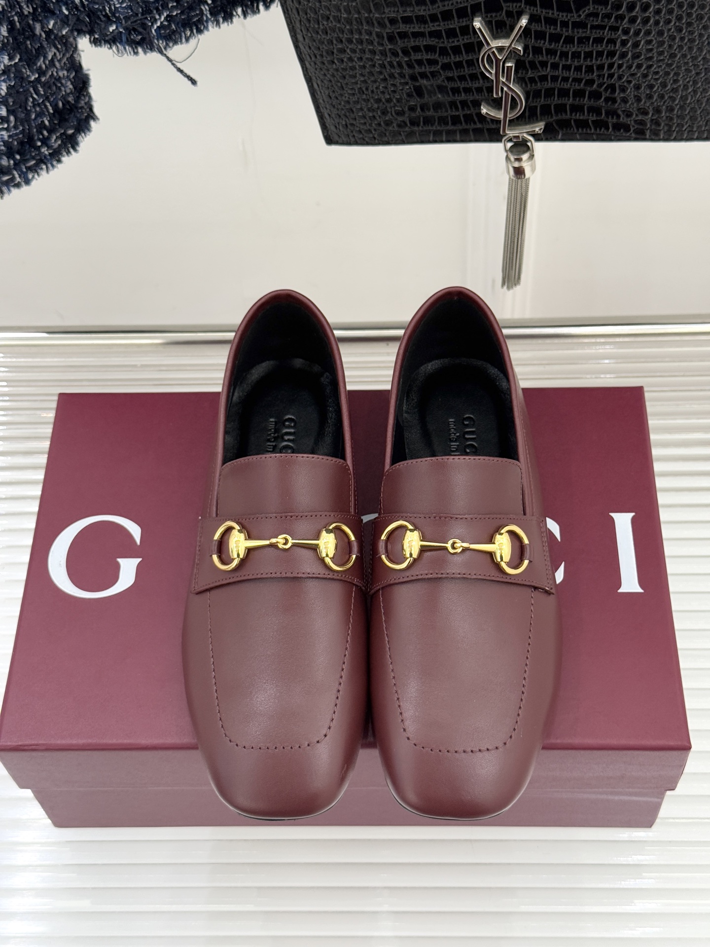 Gucci/古驰26WF春夏新品马衔扣老花平底乐福鞋承袭品牌马术本源的传奇印记马衔扣以银调金属质感复刻经