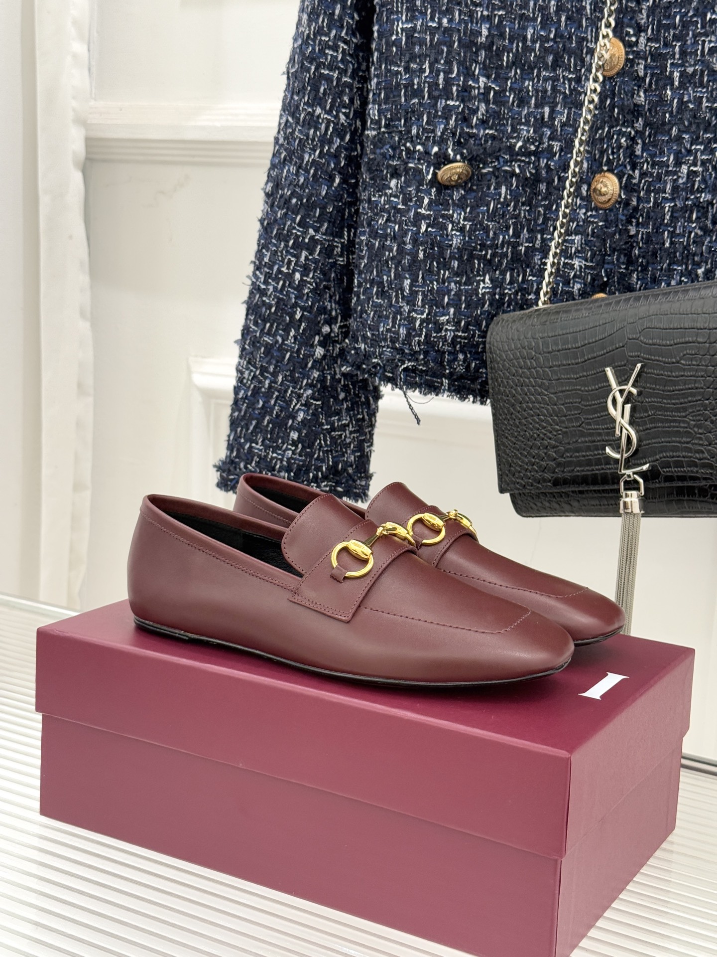 Gucci/古驰26WF春夏新品马衔扣老花平底乐福鞋承袭品牌马术本源的传奇印记马衔扣以银调金属质感复刻经