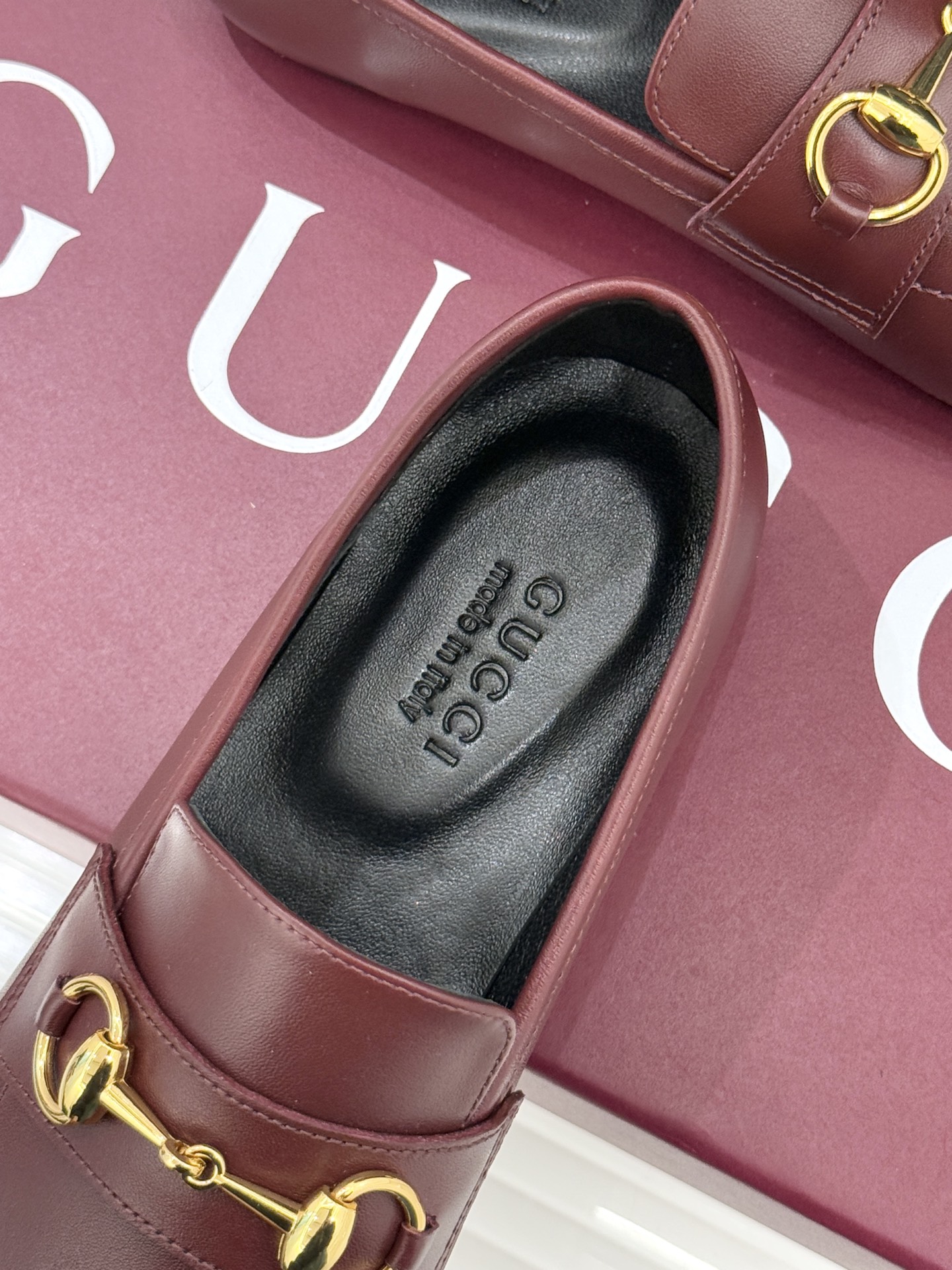 Gucci/古驰26WF春夏新品马衔扣老花平底乐福鞋承袭品牌马术本源的传奇印记马衔扣以银调金属质感复刻经