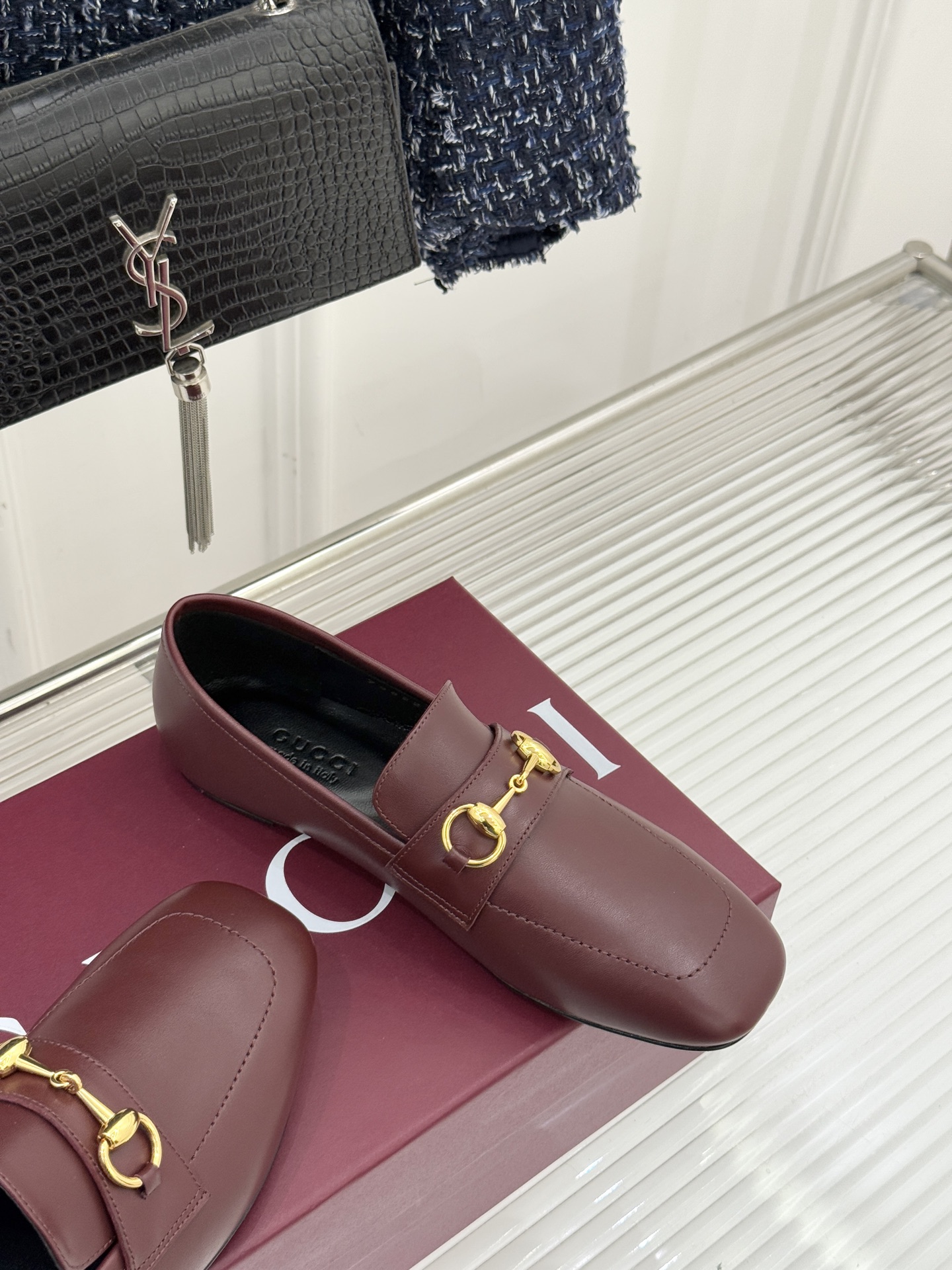 Gucci/古驰26WF春夏新品马衔扣老花平底乐福鞋承袭品牌马术本源的传奇印记马衔扣以银调金属质感复刻经