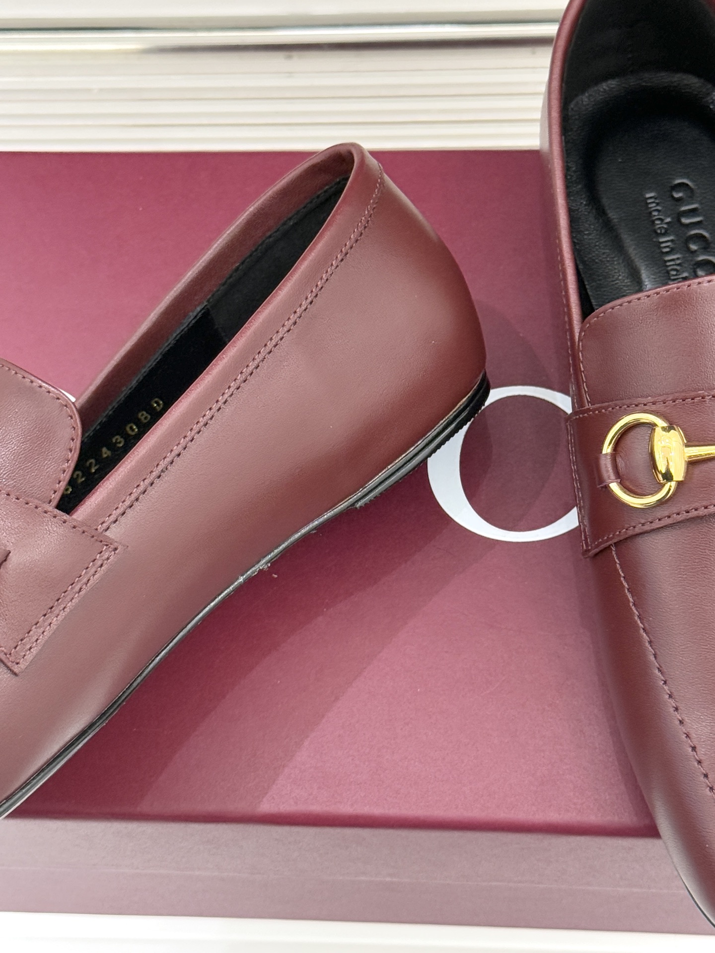 Gucci/古驰26WF春夏新品马衔扣老花平底乐福鞋承袭品牌马术本源的传奇印记马衔扣以银调金属质感复刻经