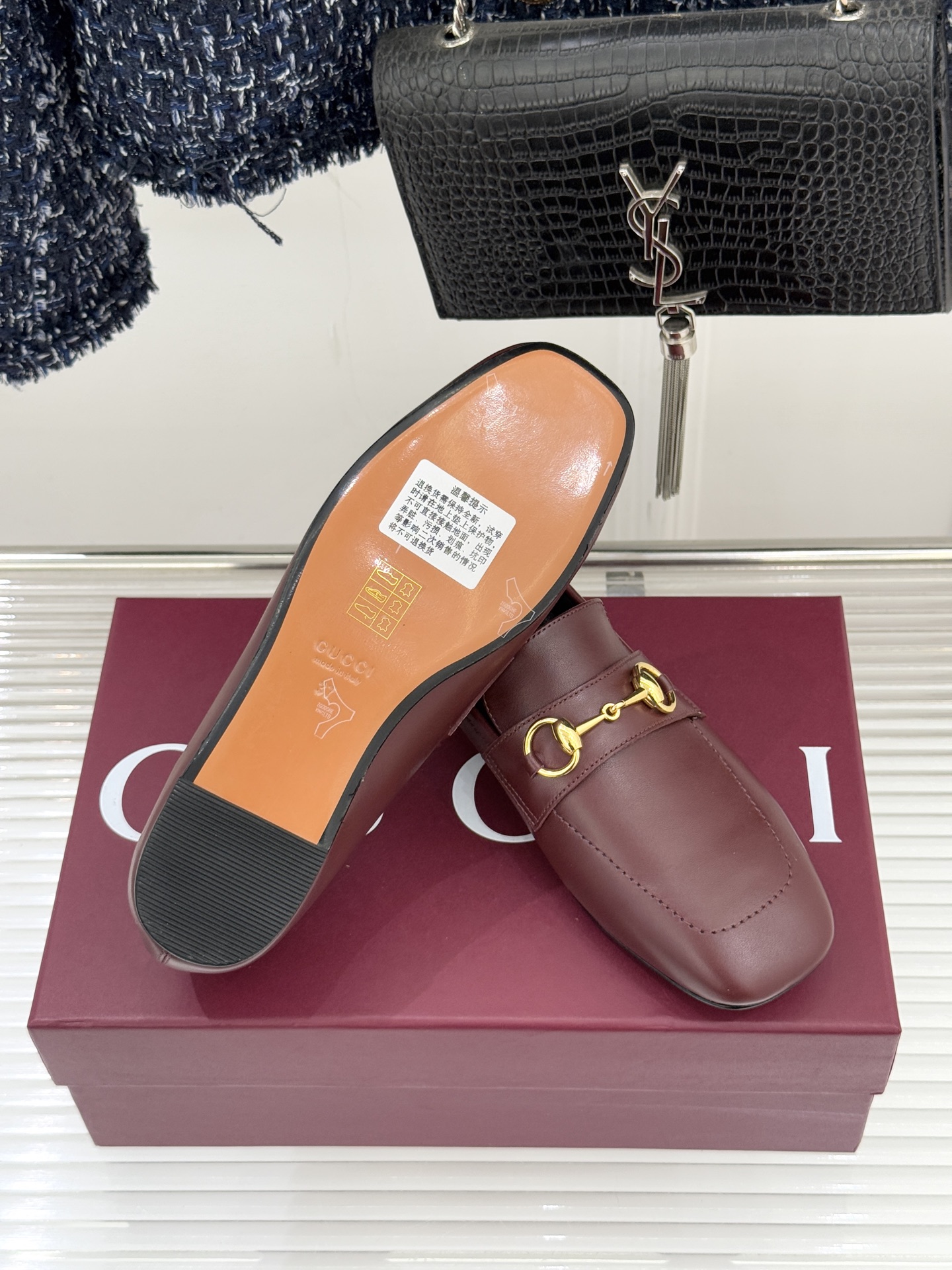 Gucci/古驰26WF春夏新品马衔扣老花平底乐福鞋承袭品牌马术本源的传奇印记马衔扣以银调金属质感复刻经