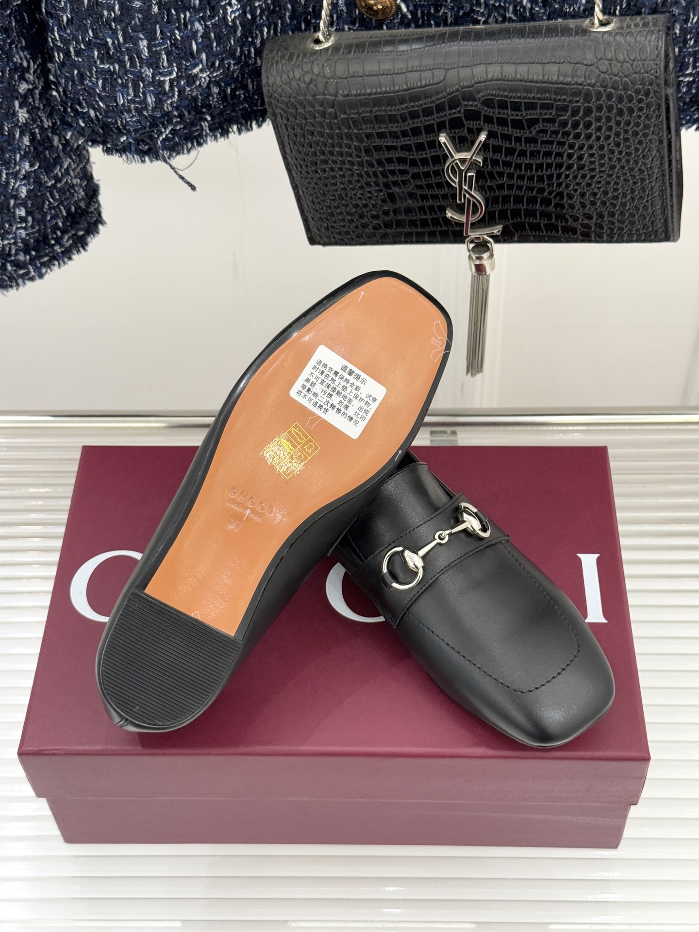 Gucci/古驰26WF春夏新品马衔扣老花平底乐福鞋承袭品牌马术本源的传奇印记马衔扣以银调金属质感复刻经