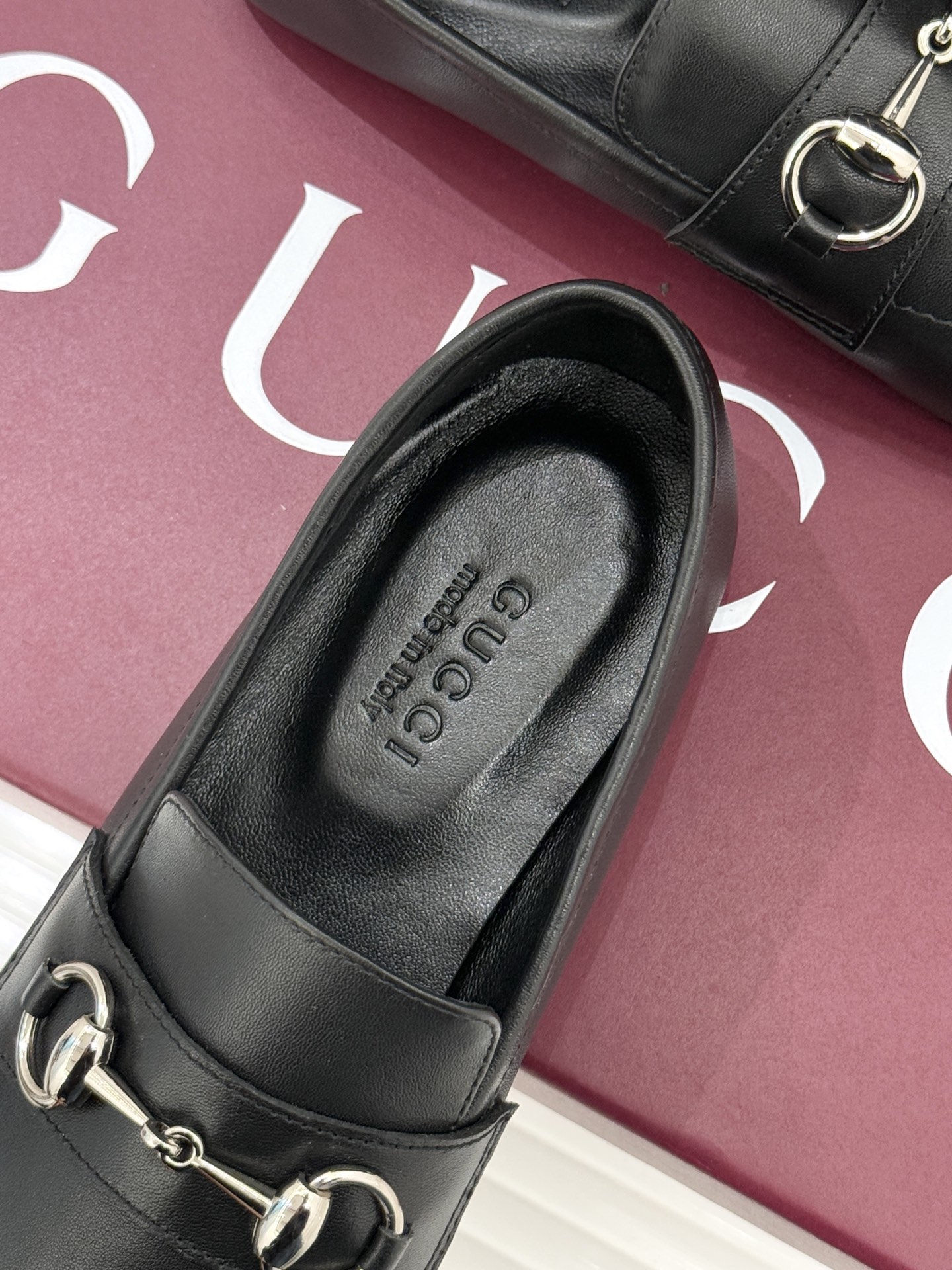Gucci/古驰26WF春夏新品马衔扣老花平底乐福鞋承袭品牌马术本源的传奇印记马衔扣以银调金属质感复刻经
