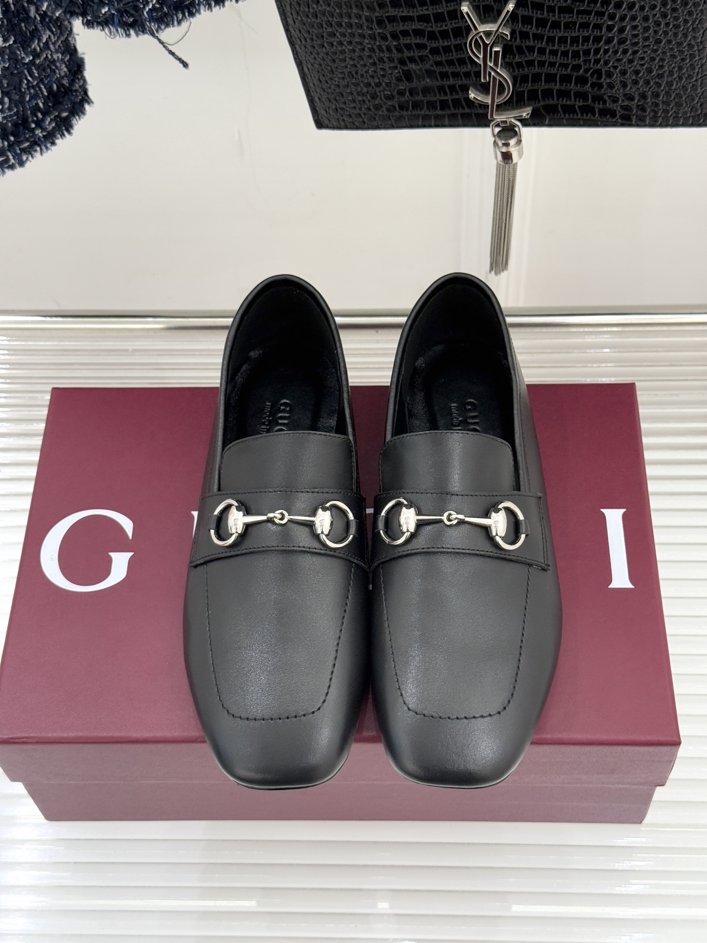 Gucci/古驰26WF春夏新品马衔扣老花平底乐福鞋承袭品牌马术本源的传奇印记马衔扣以银调金属质感复刻经