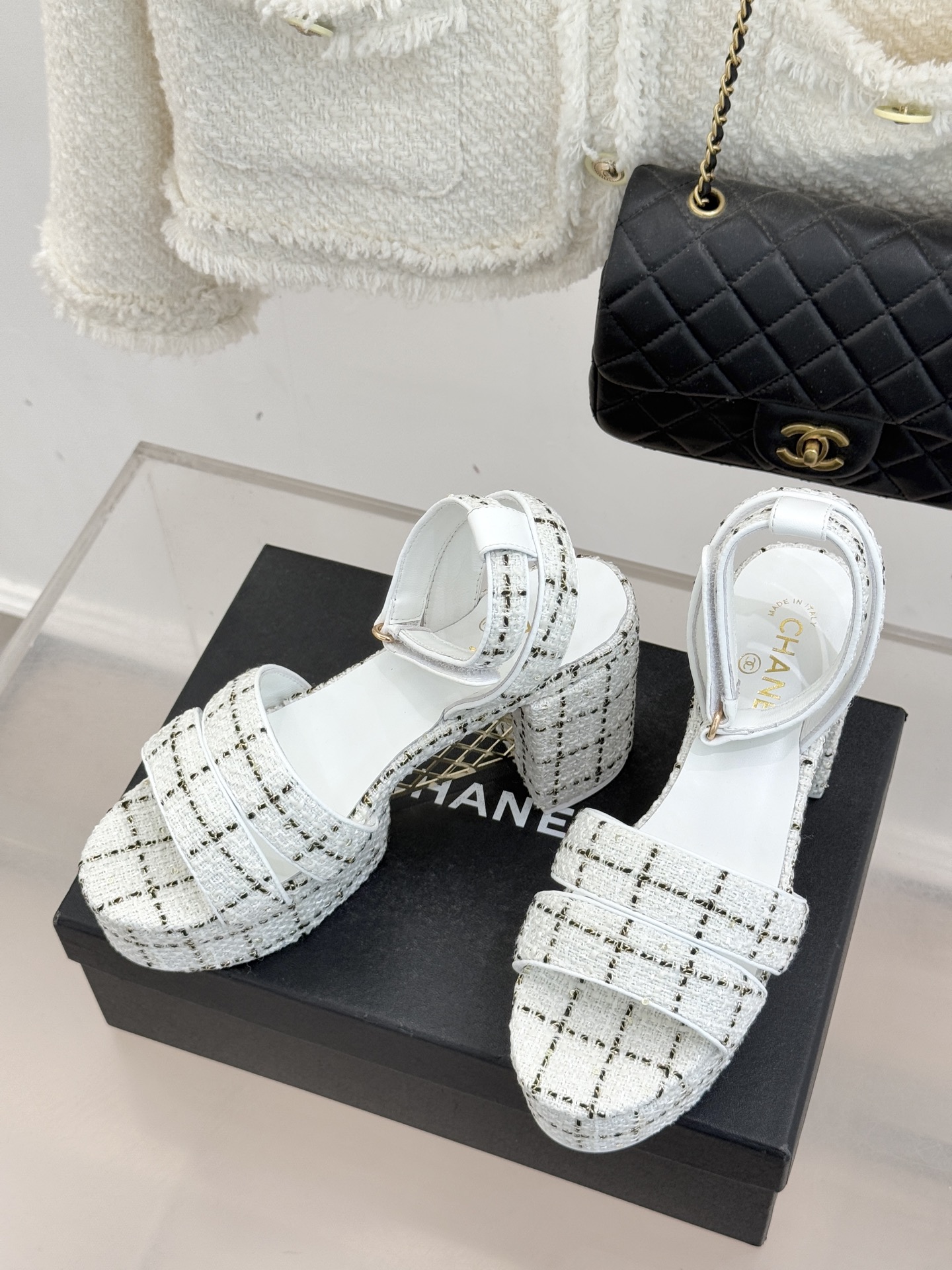 CHANE* ｜小香26P早春双带菱格恨天高粗跟高跟凉鞋马术灵感淬炼的菱格绗缝在双带设计上重释经典韵律每