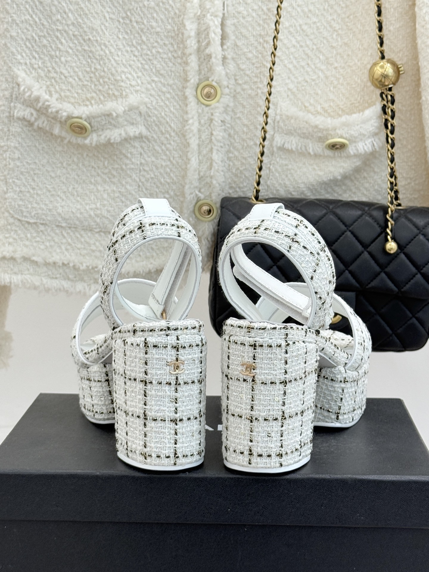 CHANE* ｜小香26P早春双带菱格恨天高粗跟高跟凉鞋马术灵感淬炼的菱格绗缝在双带设计上重释经典韵律每