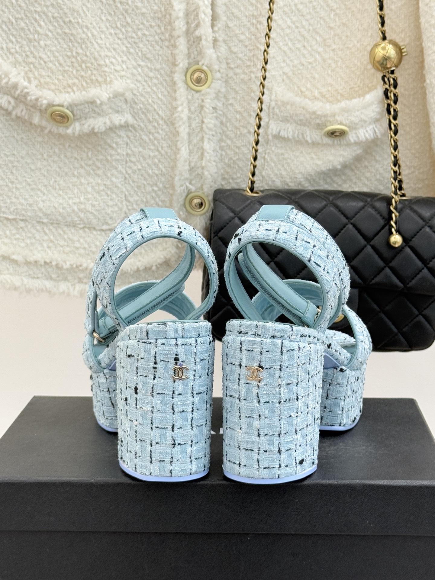 CHANE* ｜小香26P早春双带菱格恨天高粗跟高跟凉鞋马术灵感淬炼的菱格绗缝在双带设计上重释经典韵律每