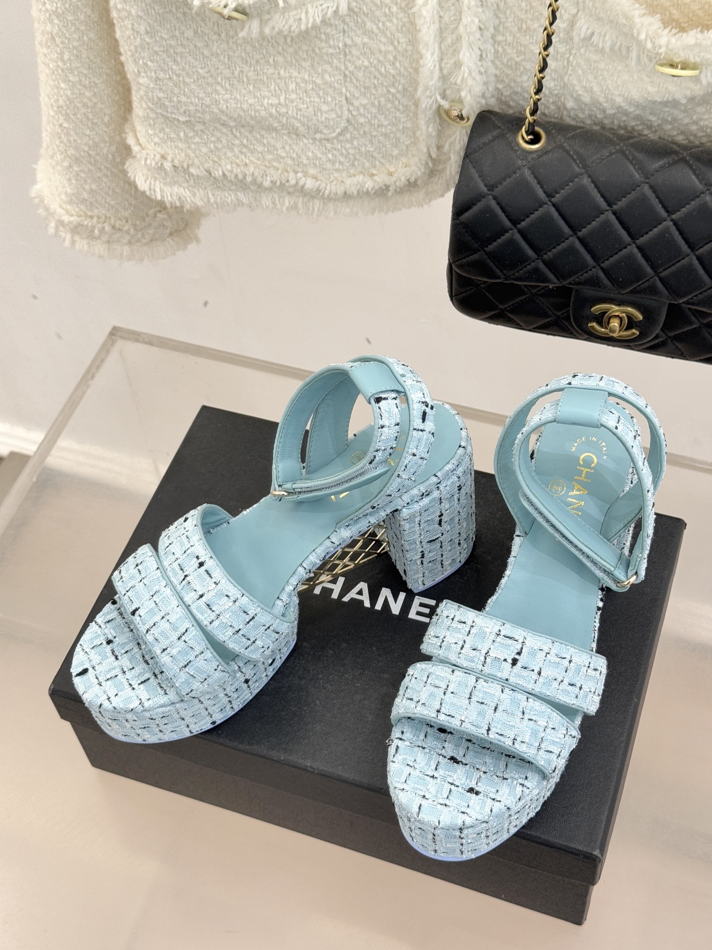 CHANE* ｜小香26P早春双带菱格恨天高粗跟高跟凉鞋马术灵感淬炼的菱格绗缝在双带设计上重释经典韵律每