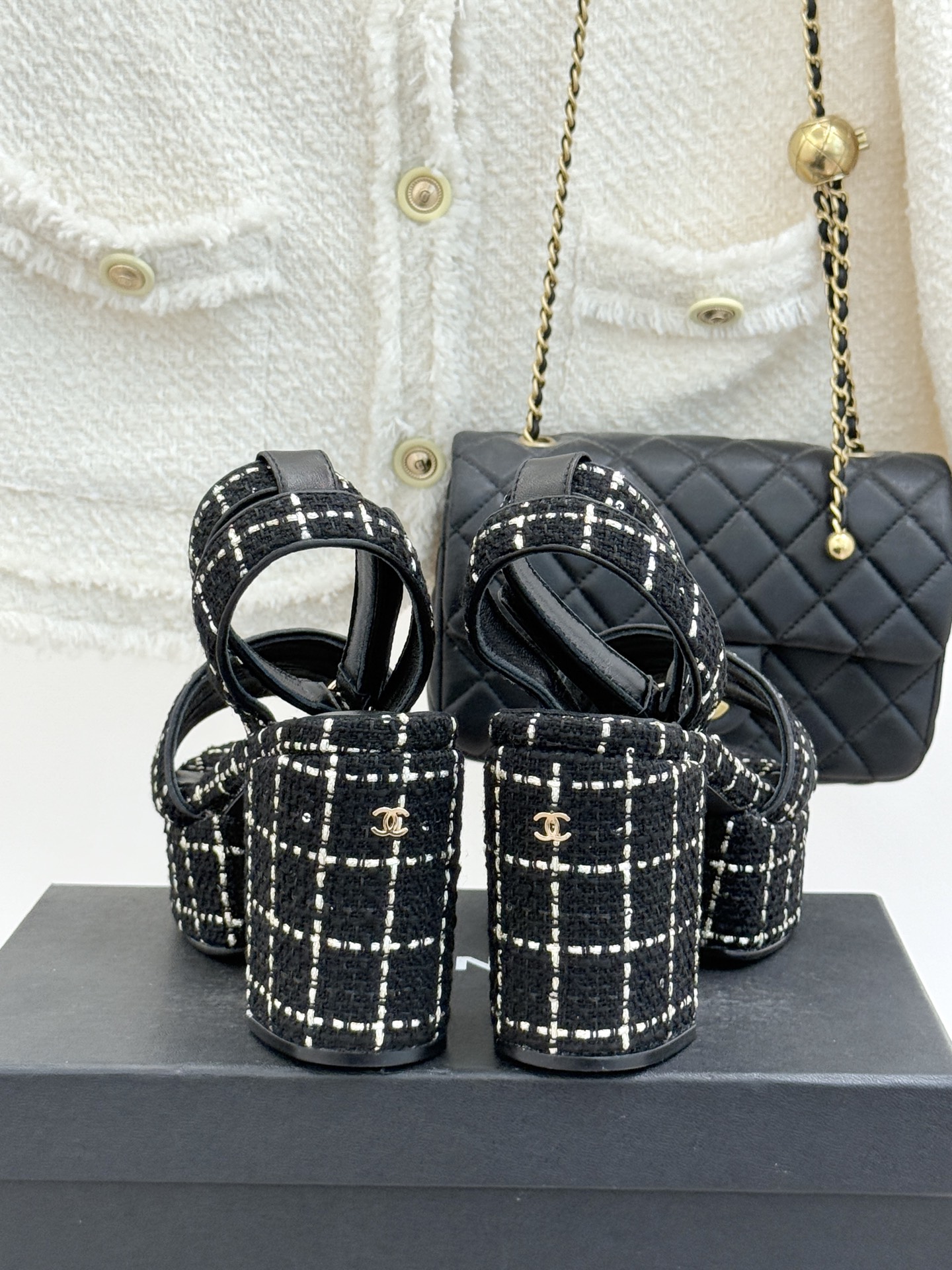 CHANE* ｜小香26P早春双带菱格恨天高粗跟高跟凉鞋马术灵感淬炼的菱格绗缝在双带设计上重释经典韵律每