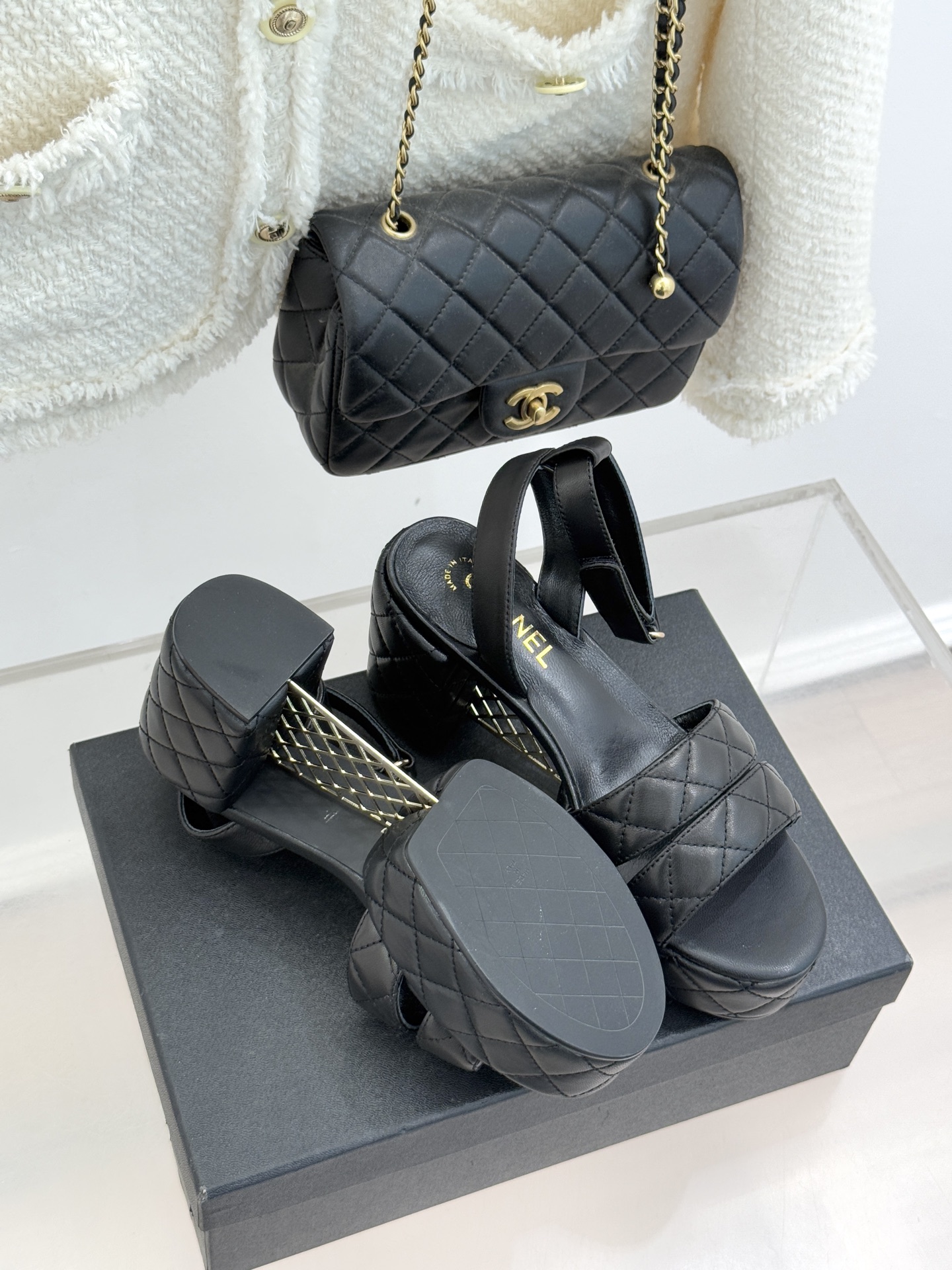 CHANE* ｜小香26P早春双带菱格恨天高粗跟高跟凉鞋马术灵感淬炼的菱格绗缝在双带设计上重释经典韵律每