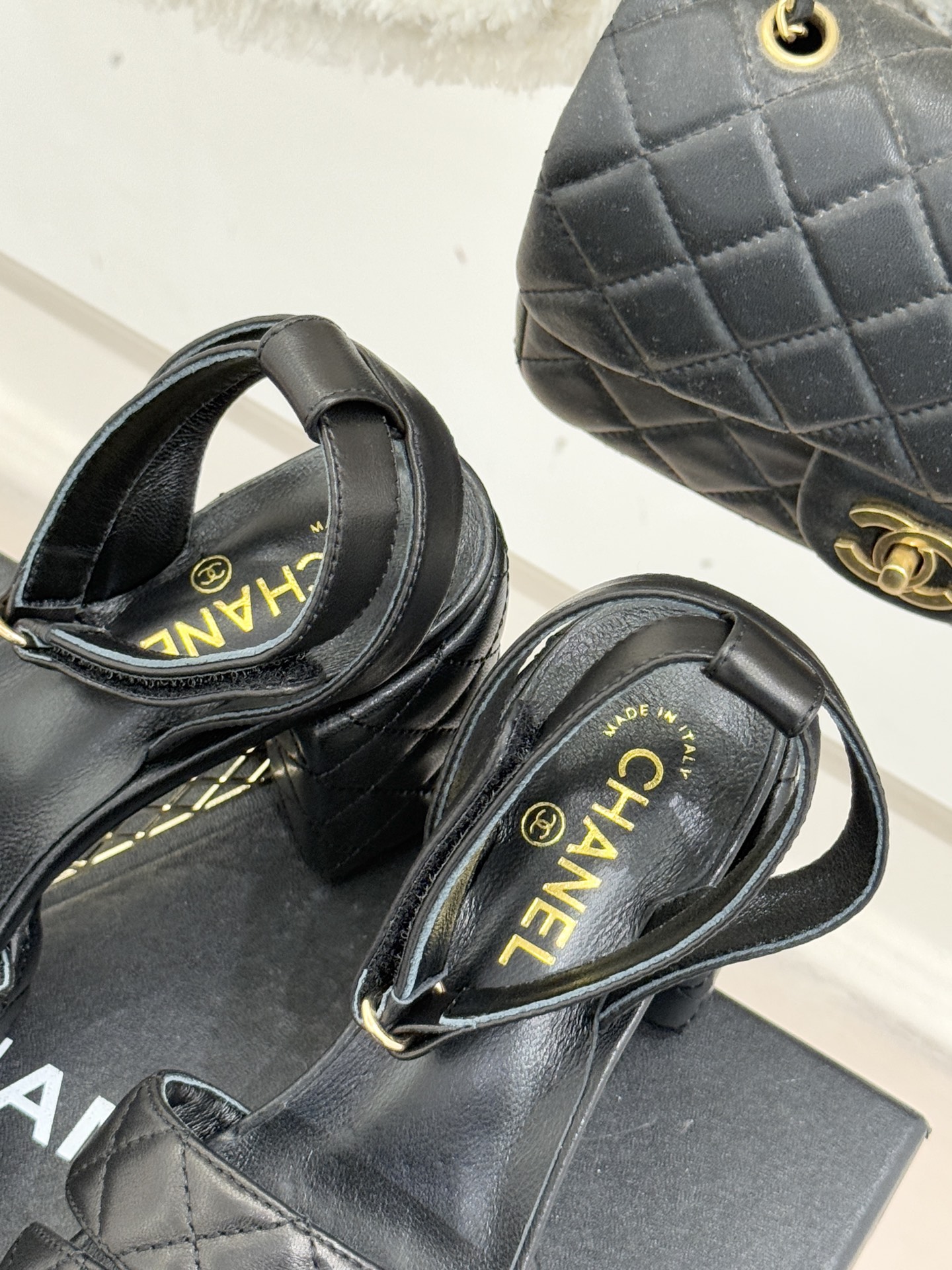 CHANE* ｜小香26P早春双带菱格恨天高粗跟高跟凉鞋马术灵感淬炼的菱格绗缝在双带设计上重释经典韵律每