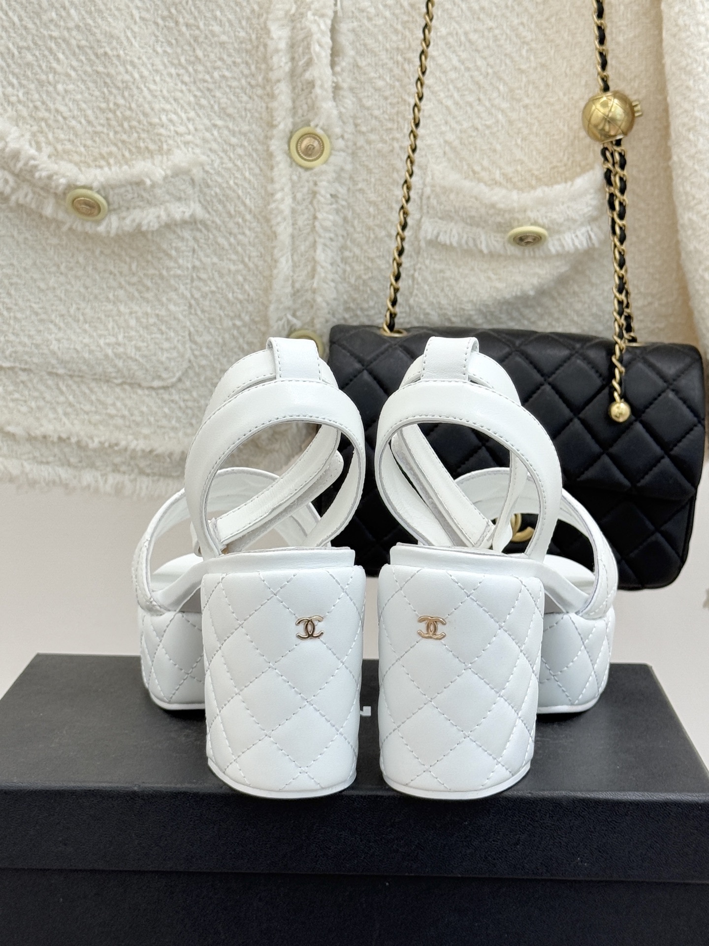 CHANE* ｜小香26P早春双带菱格恨天高粗跟高跟凉鞋马术灵感淬炼的菱格绗缝在双带设计上重释经典韵律每