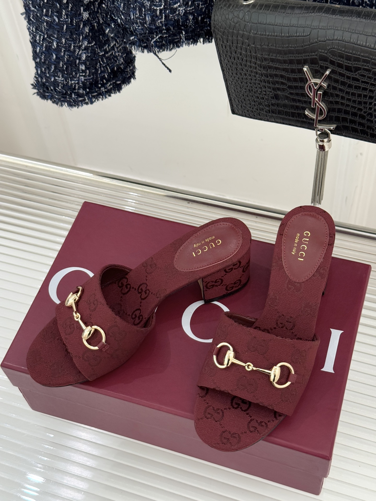 Gucci/古驰26WF春夏新品马衔扣鱼嘴粗跟拖鞋以时光为经纬 以自由为针线将品牌「随性的华美」具象为足
