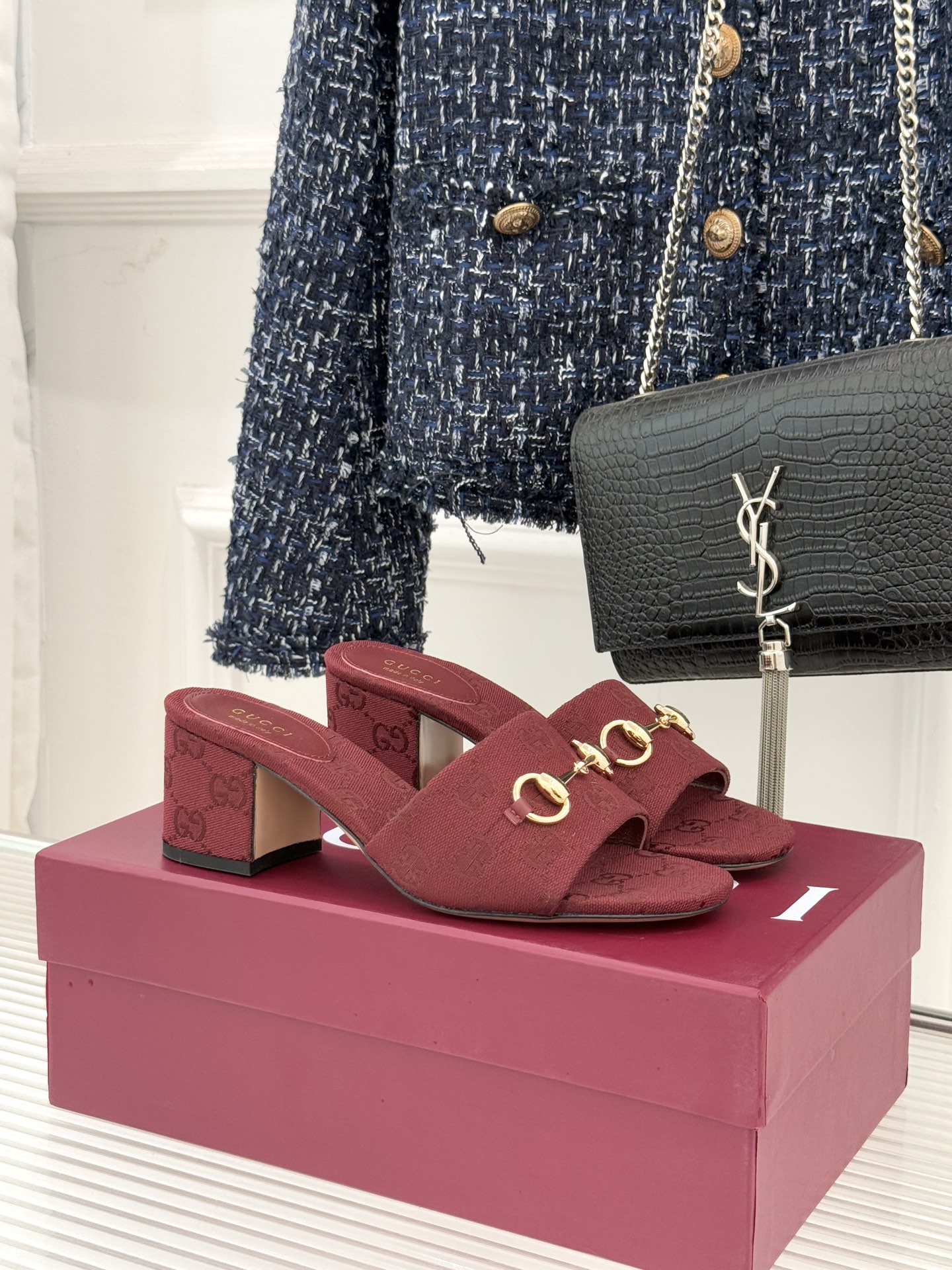 Gucci/古驰26WF春夏新品马衔扣鱼嘴粗跟拖鞋以时光为经纬 以自由为针线将品牌「随性的华美」具象为足