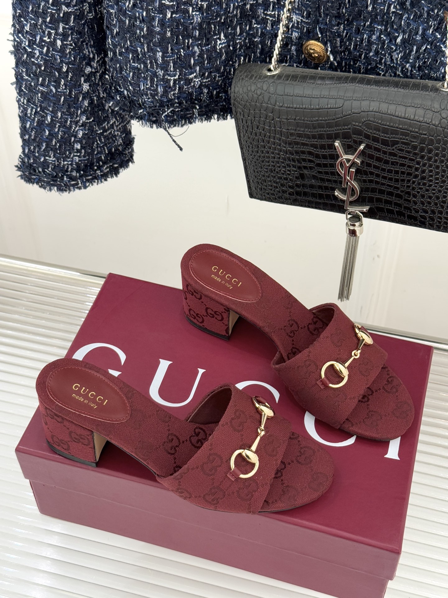 Gucci/古驰26WF春夏新品马衔扣鱼嘴粗跟拖鞋以时光为经纬 以自由为针线将品牌「随性的华美」具象为足