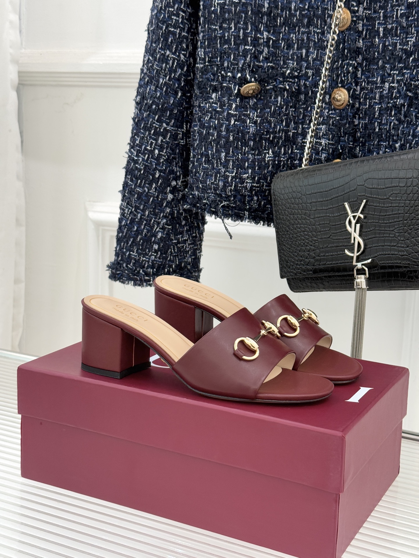 Gucci/古驰26WF春夏新品马衔扣鱼嘴粗跟拖鞋以时光为经纬 以自由为针线将品牌「随性的华美」具象为足