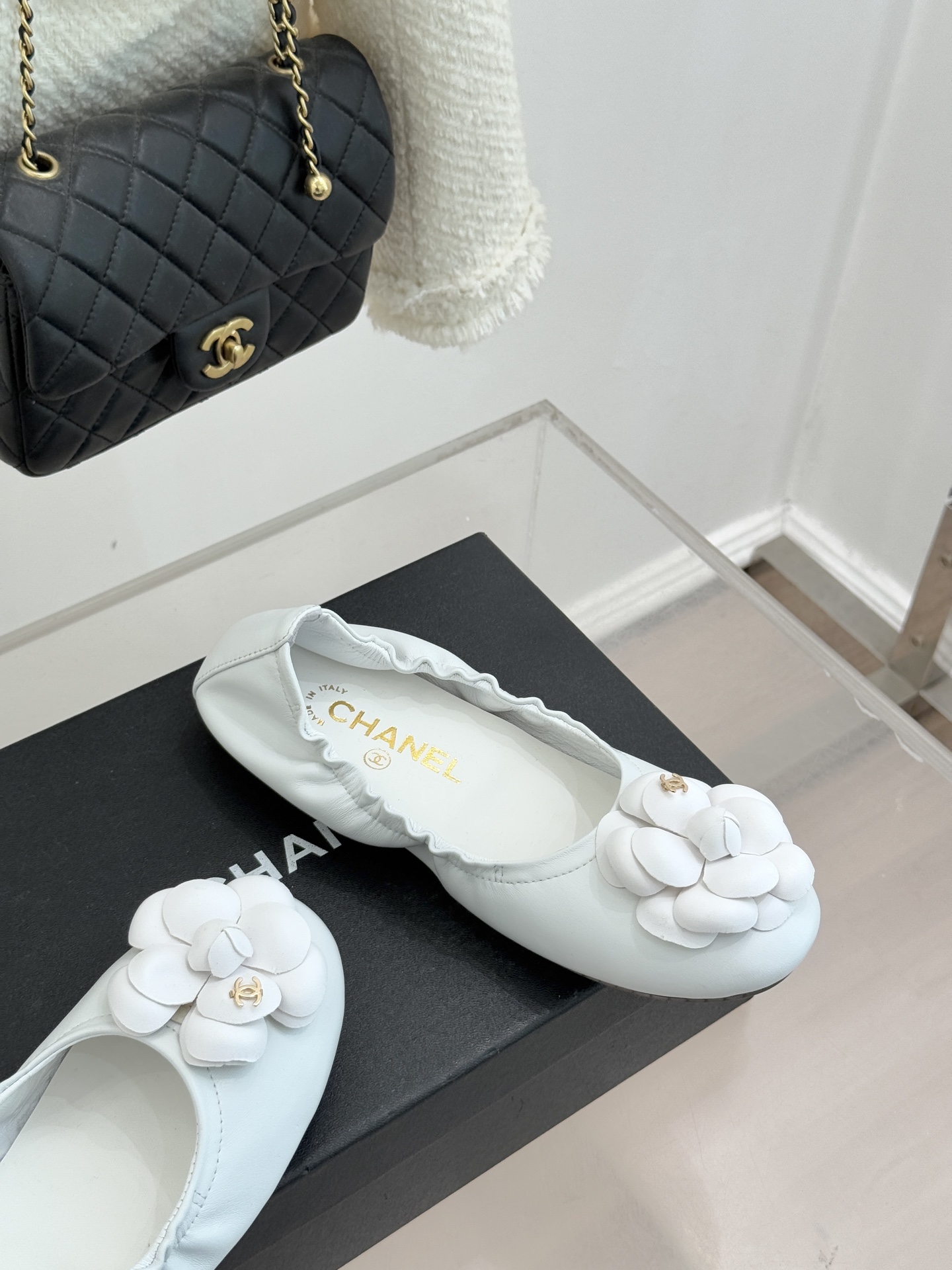 CHANE* ｜小香26P双C山茶花平底芭蕾舞鞋以芭蕾鞋的灵动续写小香经典让品牌灵魂符号山茶花与双C标识