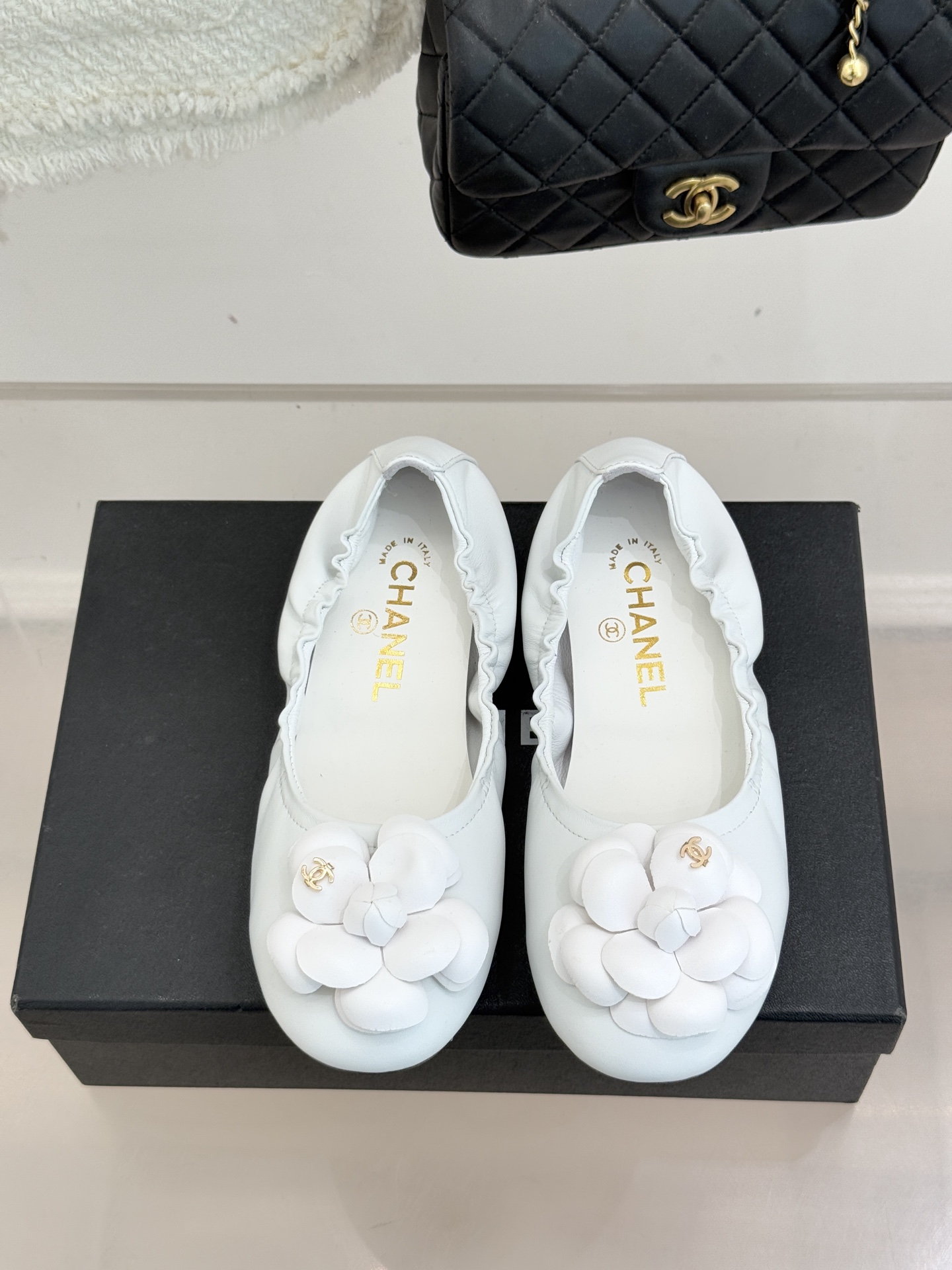 CHANE* ｜小香26P双C山茶花平底芭蕾舞鞋以芭蕾鞋的灵动续写小香经典让品牌灵魂符号山茶花与双C标识