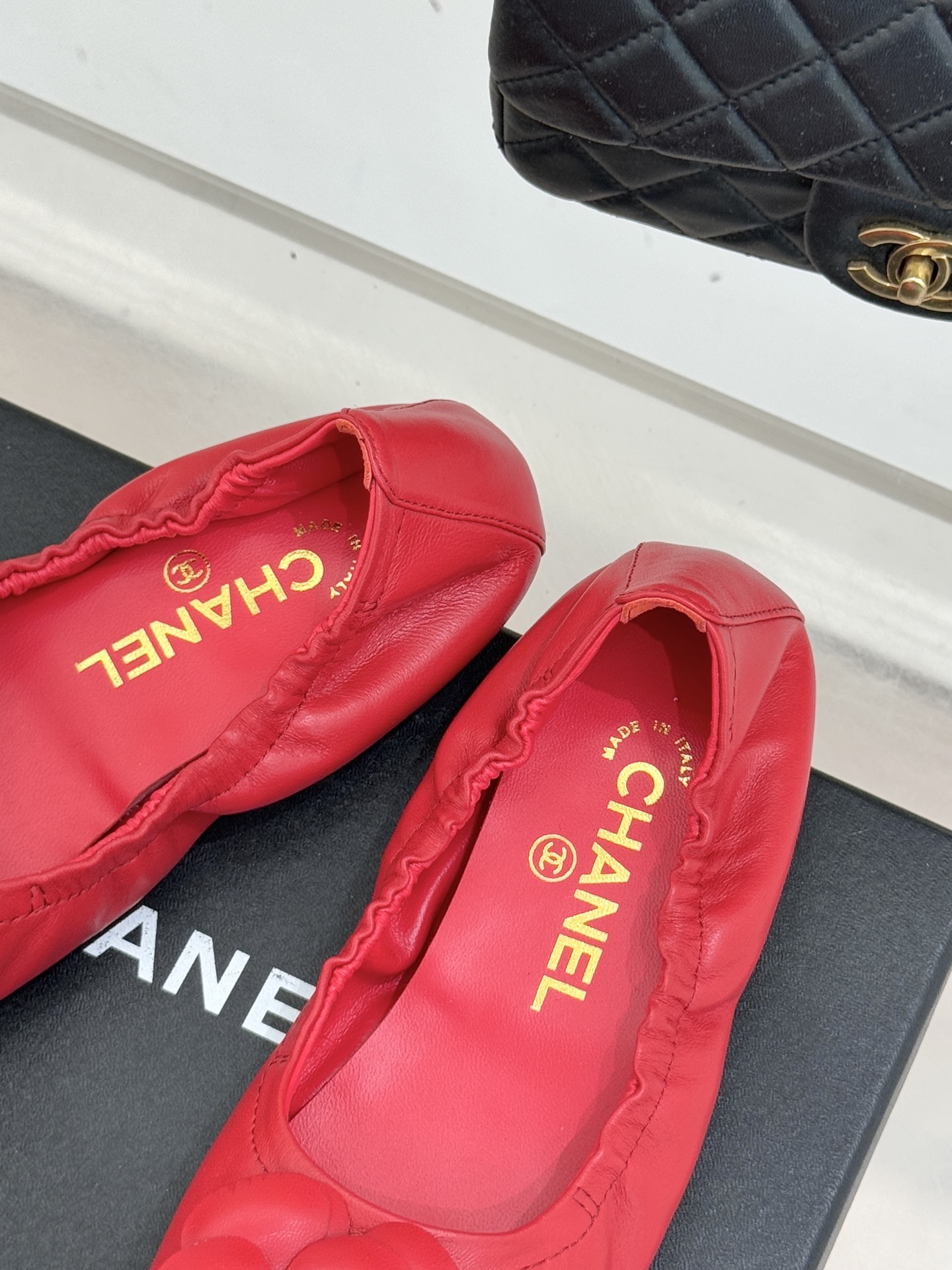 CHANE* ｜小香26P双C山茶花平底芭蕾舞鞋以芭蕾鞋的灵动续写小香经典让品牌灵魂符号山茶花与双C标识