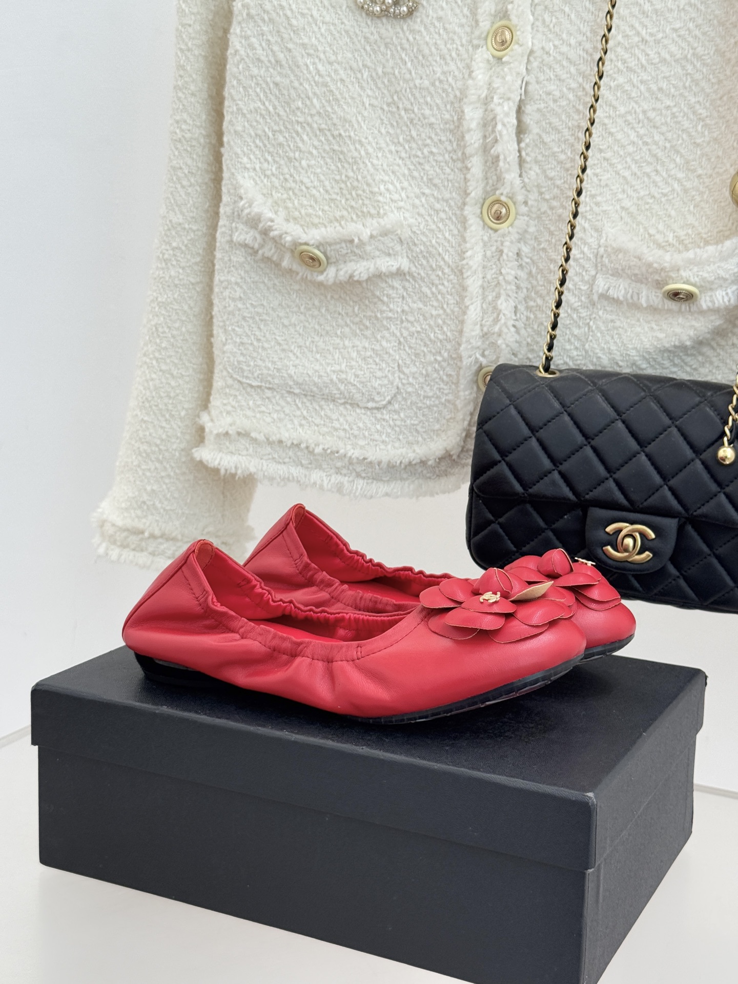 CHANE* ｜小香26P双C山茶花平底芭蕾舞鞋以芭蕾鞋的灵动续写小香经典让品牌灵魂符号山茶花与双C标识