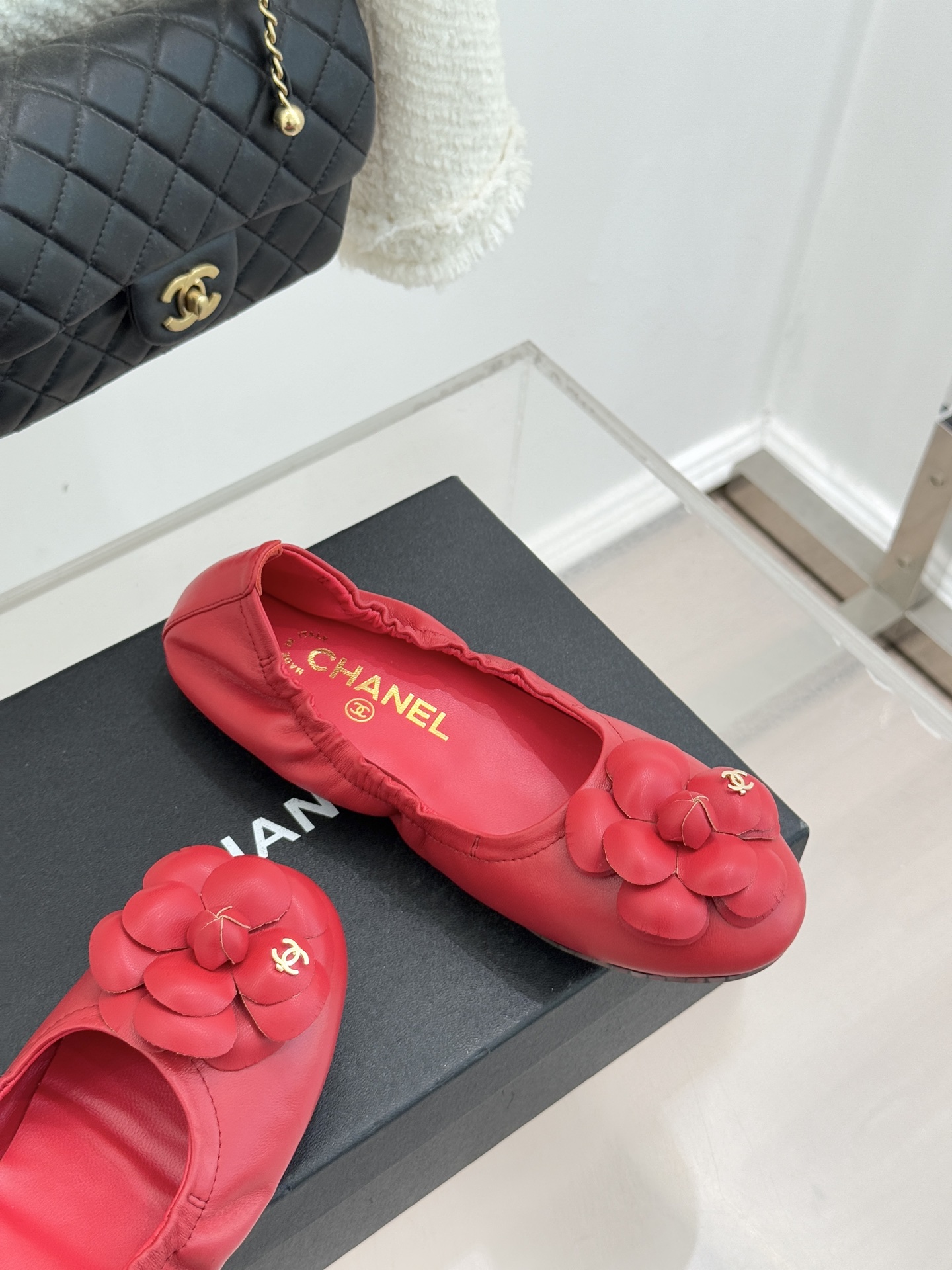 CHANE* ｜小香26P双C山茶花平底芭蕾舞鞋以芭蕾鞋的灵动续写小香经典让品牌灵魂符号山茶花与双C标识